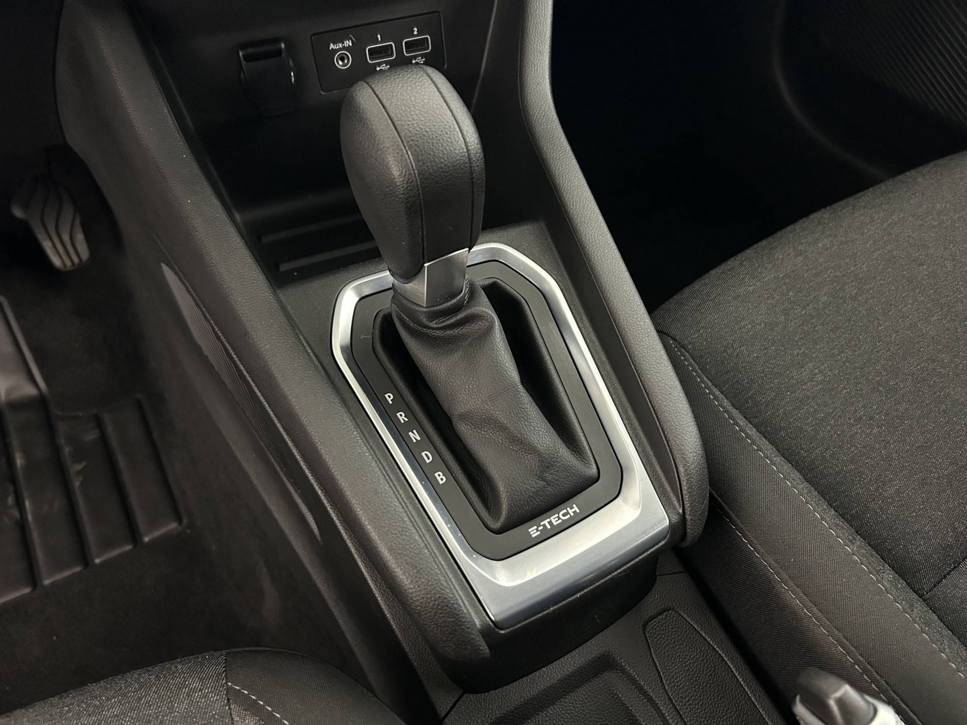 Vente en ligne Renault Clio 5 Clio E-Tech 140 - 21 au prix de 13 790 €