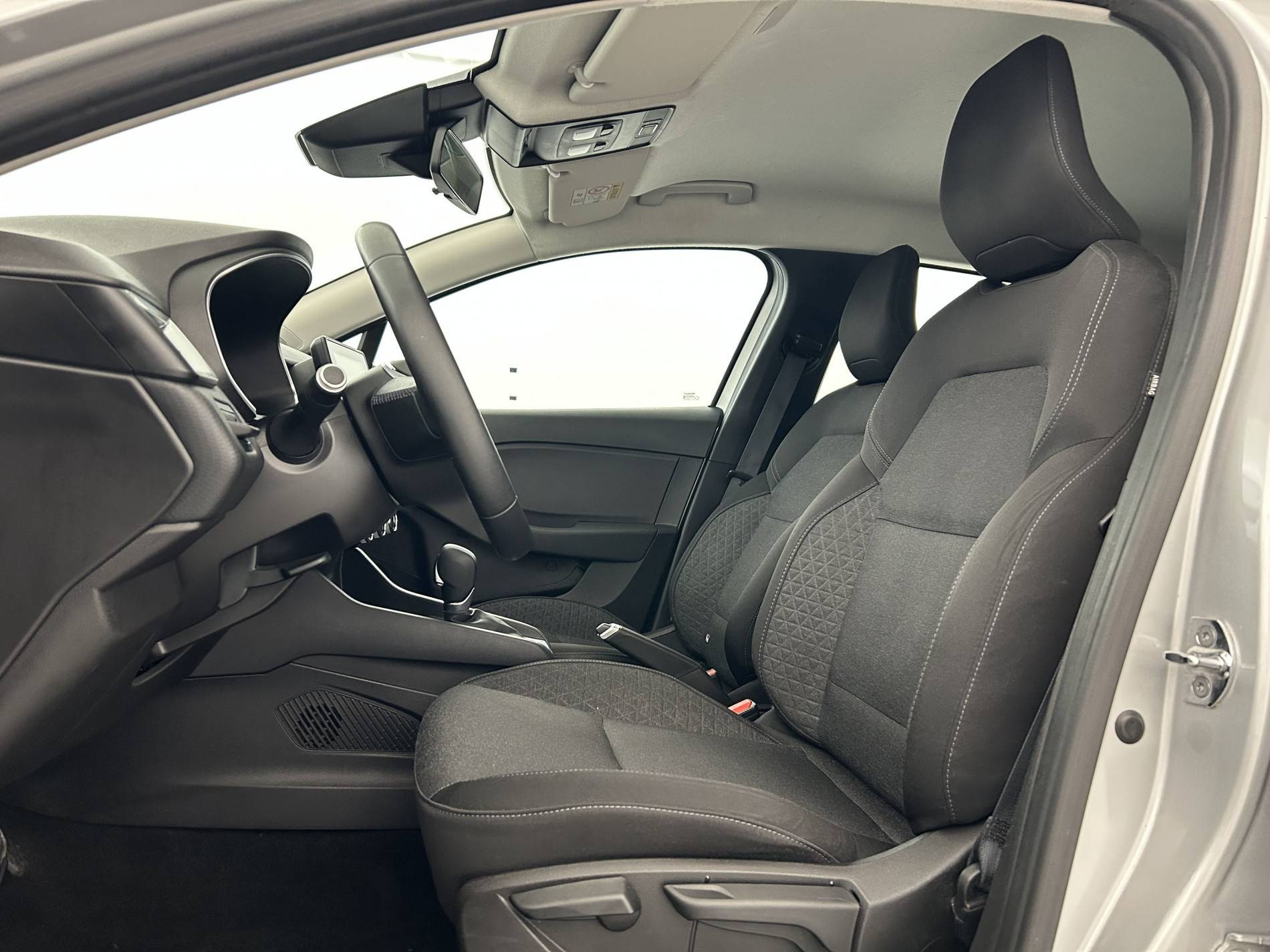 Vente en ligne Renault Clio 5 Clio E-Tech 140 - 21 au prix de 13 790 €