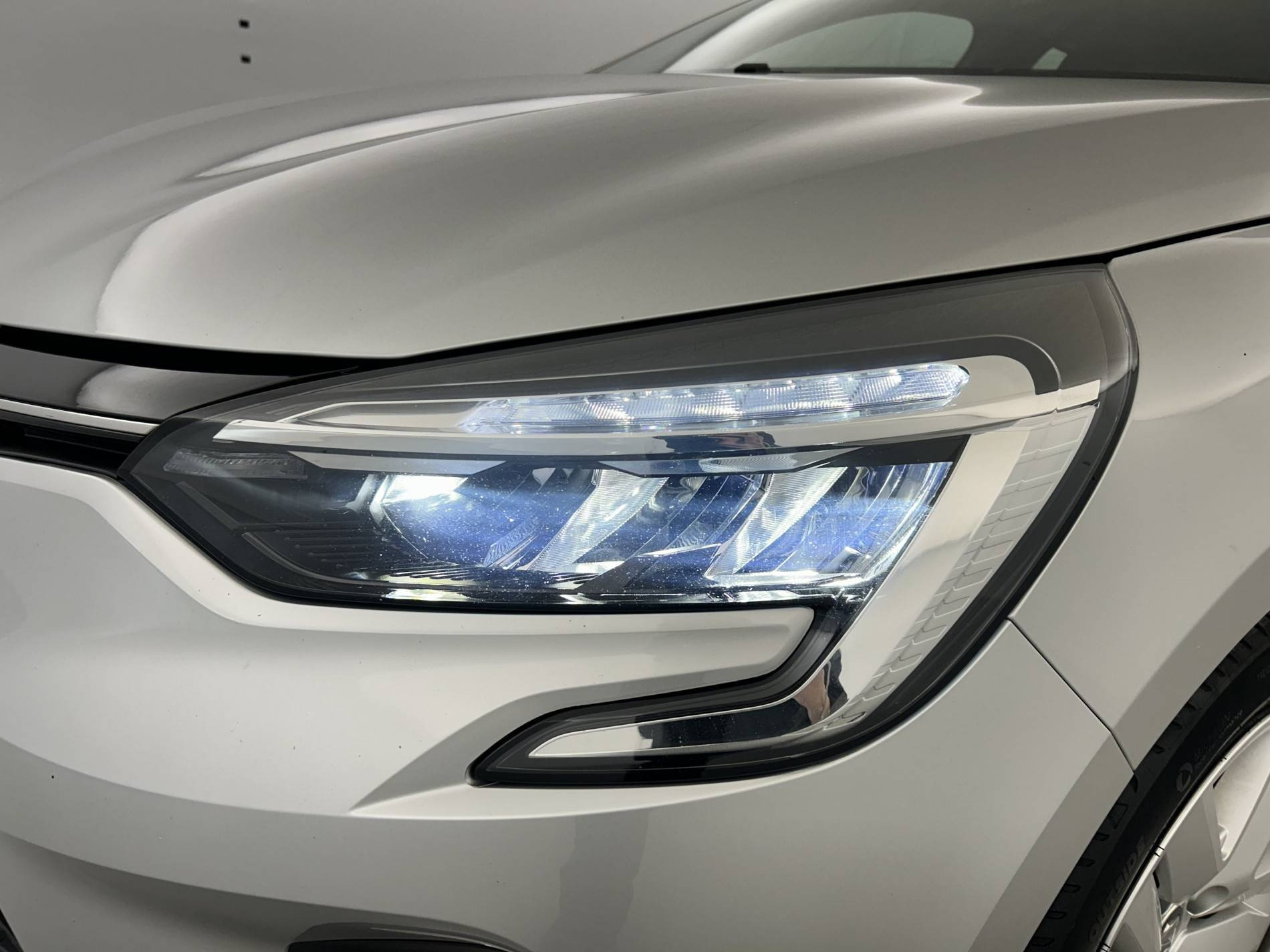 Vente en ligne Renault Clio 5 Clio E-Tech 140 - 21 au prix de 13 790 €