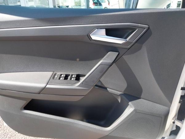 Vente en ligne Seat Ibiza  1.0 MPI 80 ch S/S BVM5 au prix de 14 590 €
