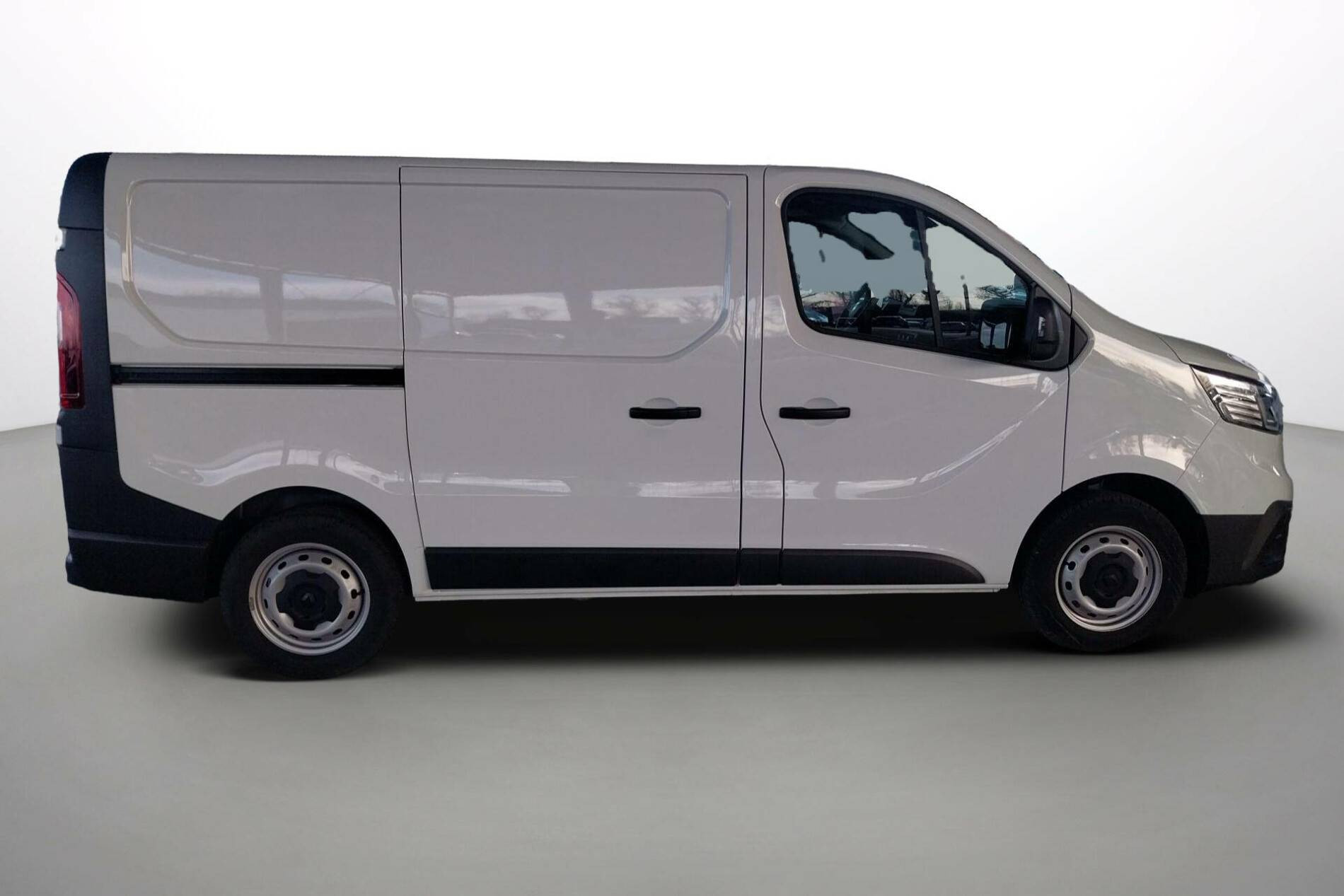 Vente en ligne Renault Trafic 3 Fourgon TRAFIC FGN L1H1 3000 KG BLUE DCI 130 au prix de 24 990 €