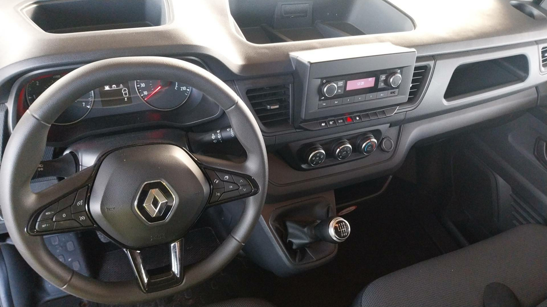 Vente en ligne Renault Trafic 3 Fourgon TRAFIC FGN L1H1 3000 KG BLUE DCI 130 au prix de 24 990 €