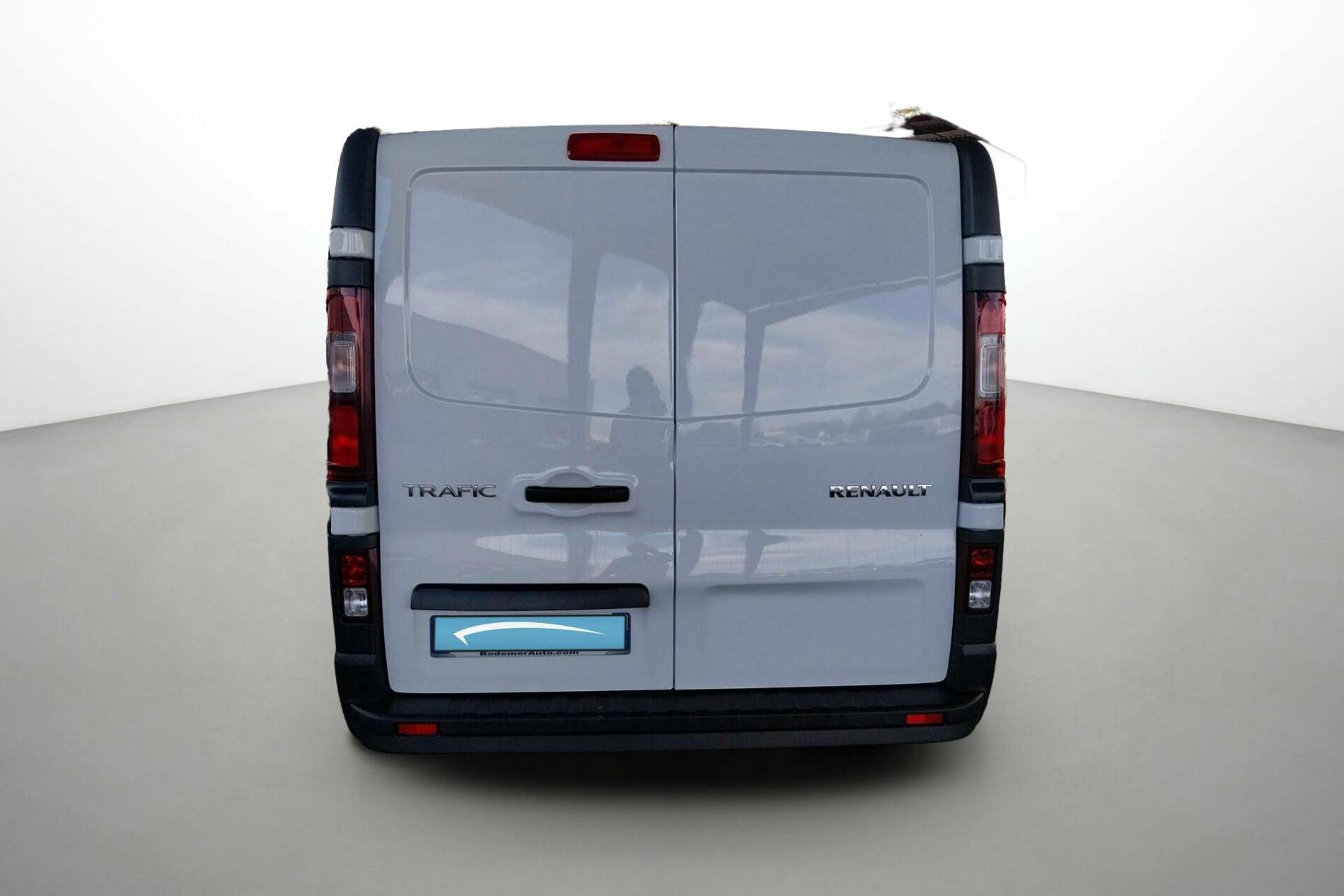 Vente en ligne Renault Trafic 3 Fourgon TRAFIC FGN L1H1 3000 KG BLUE DCI 130 au prix de 24 990 €