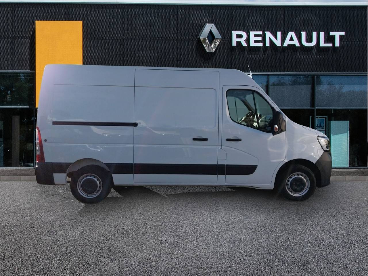 Vente en ligne Renault Master Fourgon MASTER FGN TRAC F3500 L2H2 BLUE DCI 135 au prix de 27 990 €