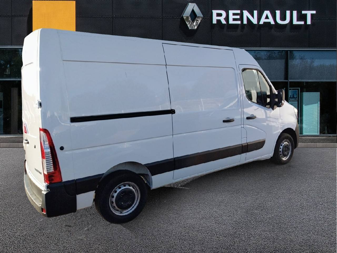 Vente en ligne Renault Master Fourgon MASTER FGN TRAC F3500 L2H2 BLUE DCI 135 au prix de 27 990 €