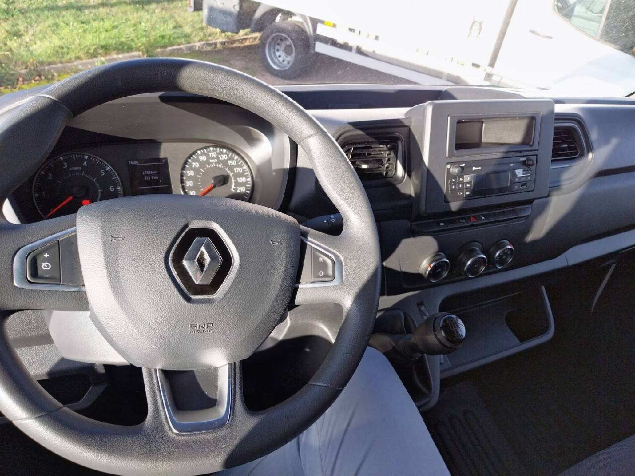 Vente en ligne Renault Master Fourgon MASTER FGN TRAC F3500 L2H2 BLUE DCI 135 au prix de 27 990 €