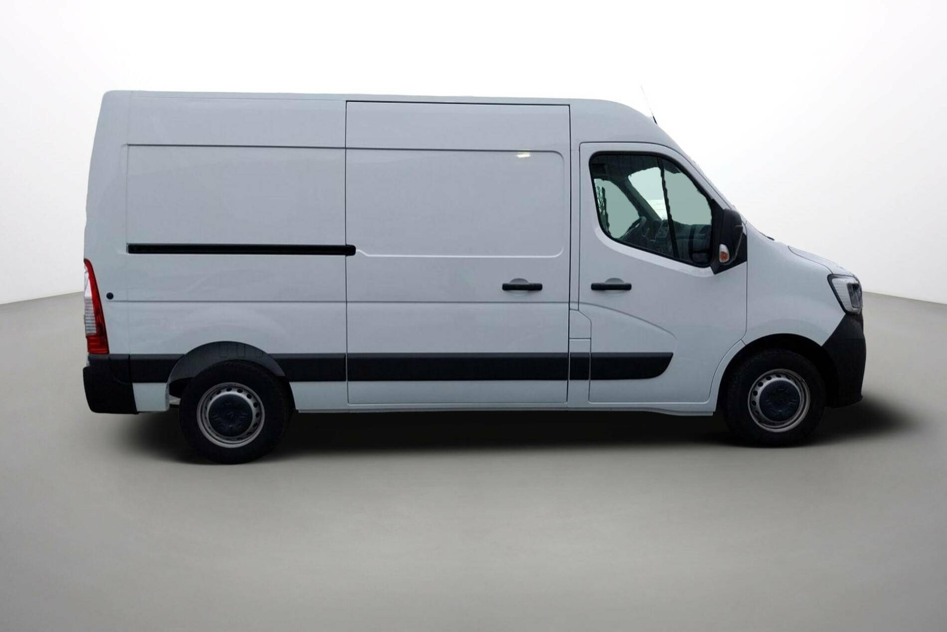 Vente en ligne Renault Master Fourgon MASTER FGN TRAC F3500 L2H2 BLUE DCI 135 au prix de 29 990 €