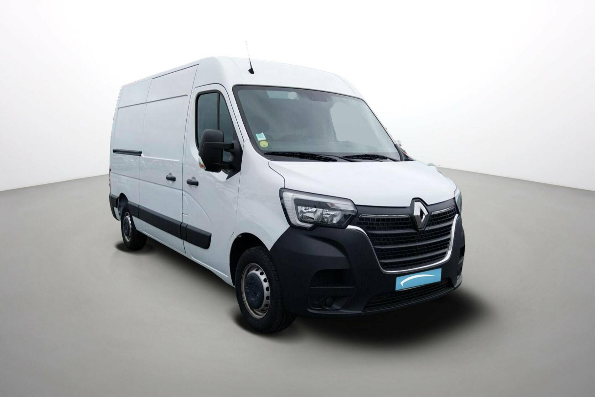 Vente en ligne Renault Master Fourgon MASTER FGN TRAC F3500 L2H2 BLUE DCI 135 au prix de 29 990 €
