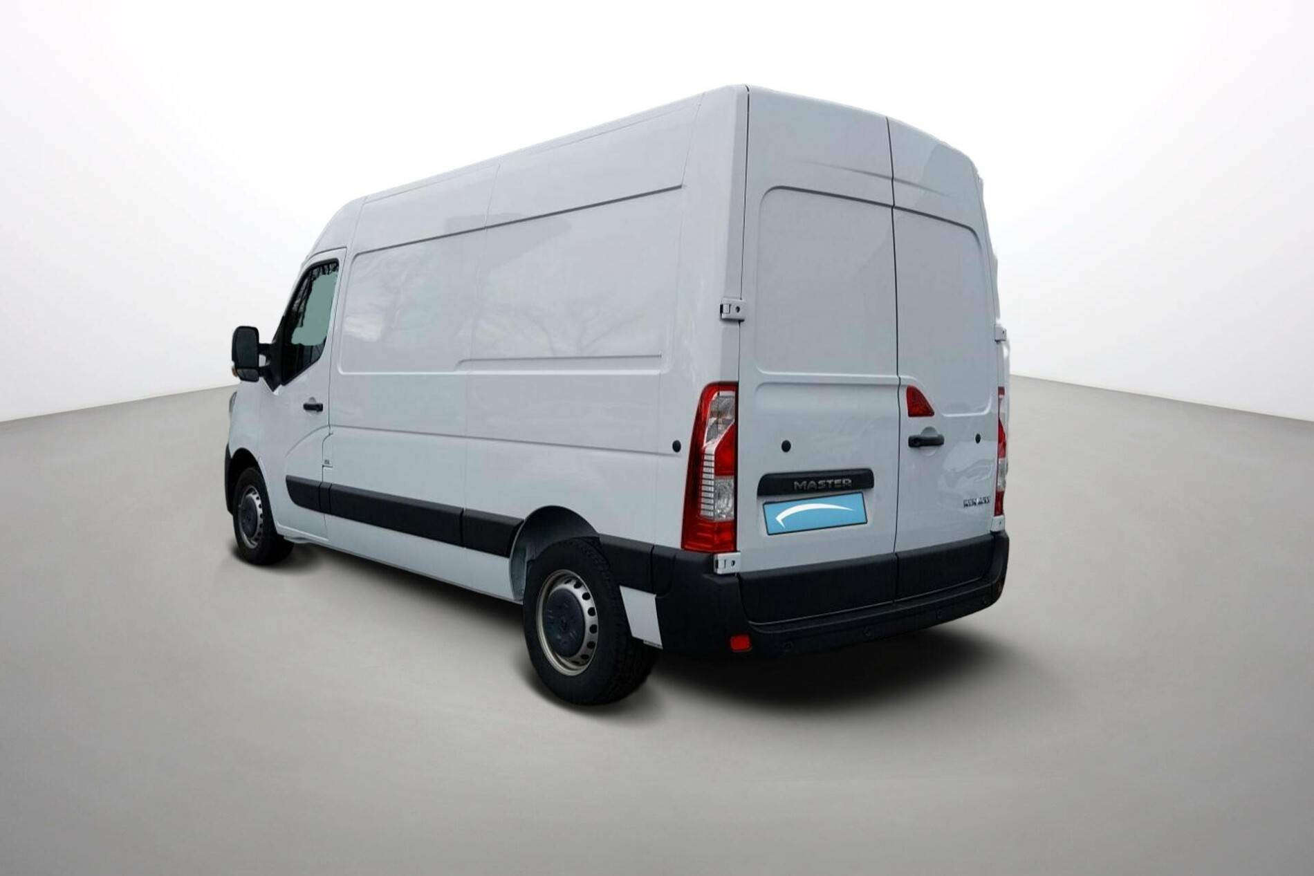 Vente en ligne Renault Master Fourgon MASTER FGN TRAC F3500 L2H2 BLUE DCI 135 au prix de 29 990 €