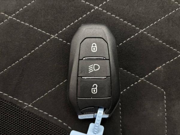 Vente en ligne Peugeot 2008  BlueHDi 130 S&S EAT8 au prix de 23 990 €