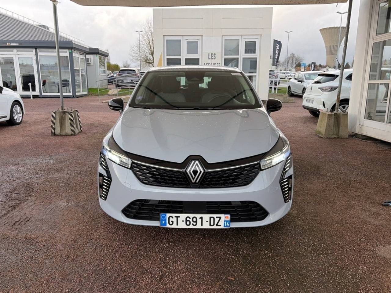 Vente en ligne Renault Clio 5 Clio TCe 90 au prix de 15 990 €