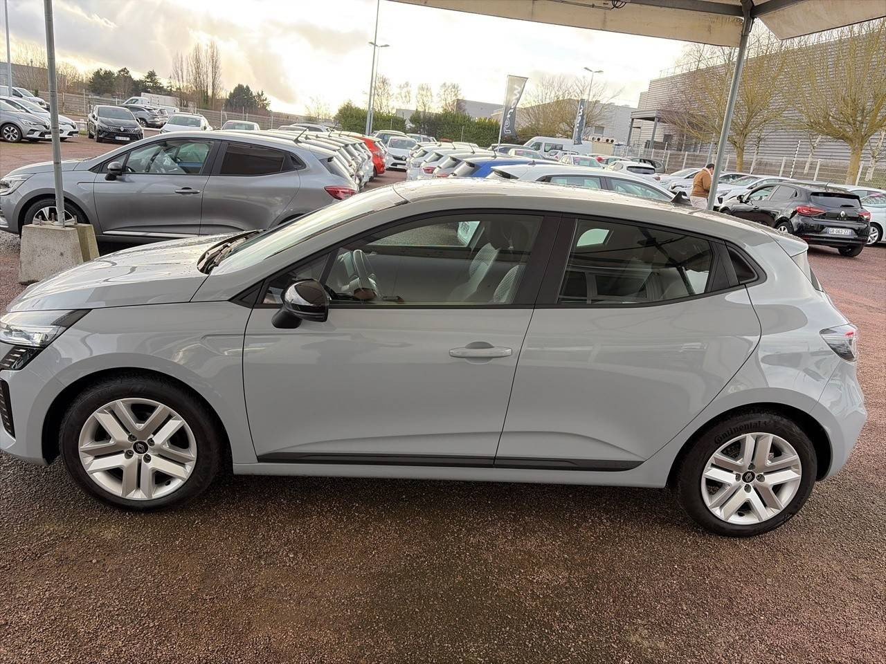 Vente en ligne Renault Clio 5 Clio TCe 90 au prix de 15 990 €