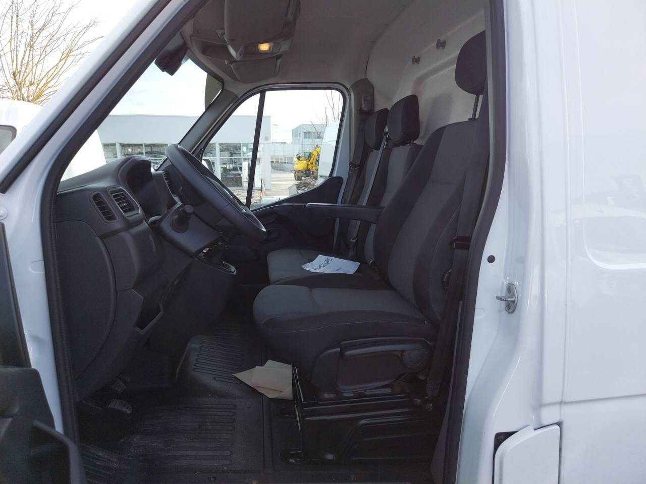 Vente en ligne Renault Master Fourgon MASTER FGN TRAC F3500 L2H2 BLUE DCI 135 au prix de 26 490 €