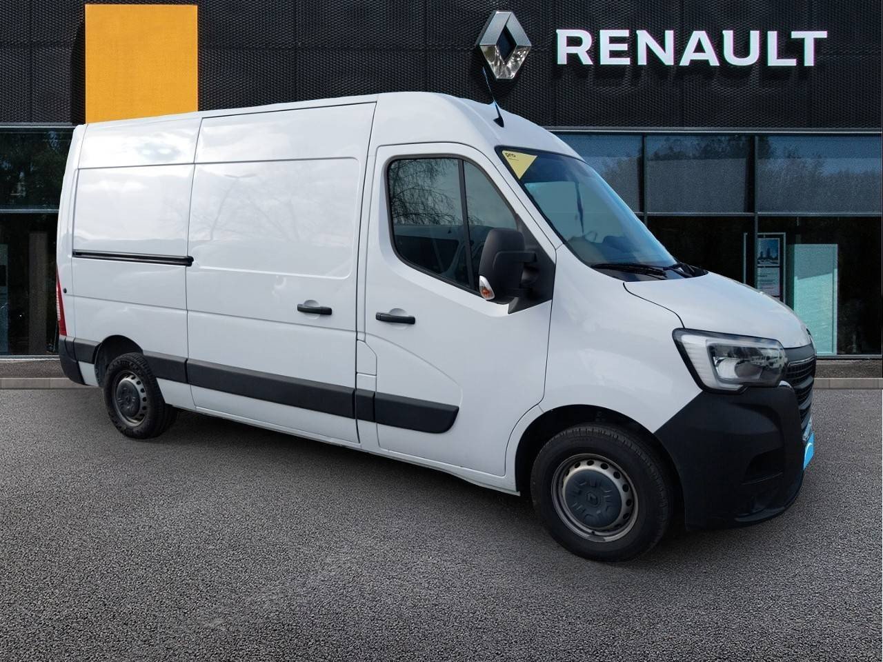 Vente en ligne Renault Master Fourgon MASTER FGN TRAC F3500 L2H2 BLUE DCI 135 au prix de 26 490 €