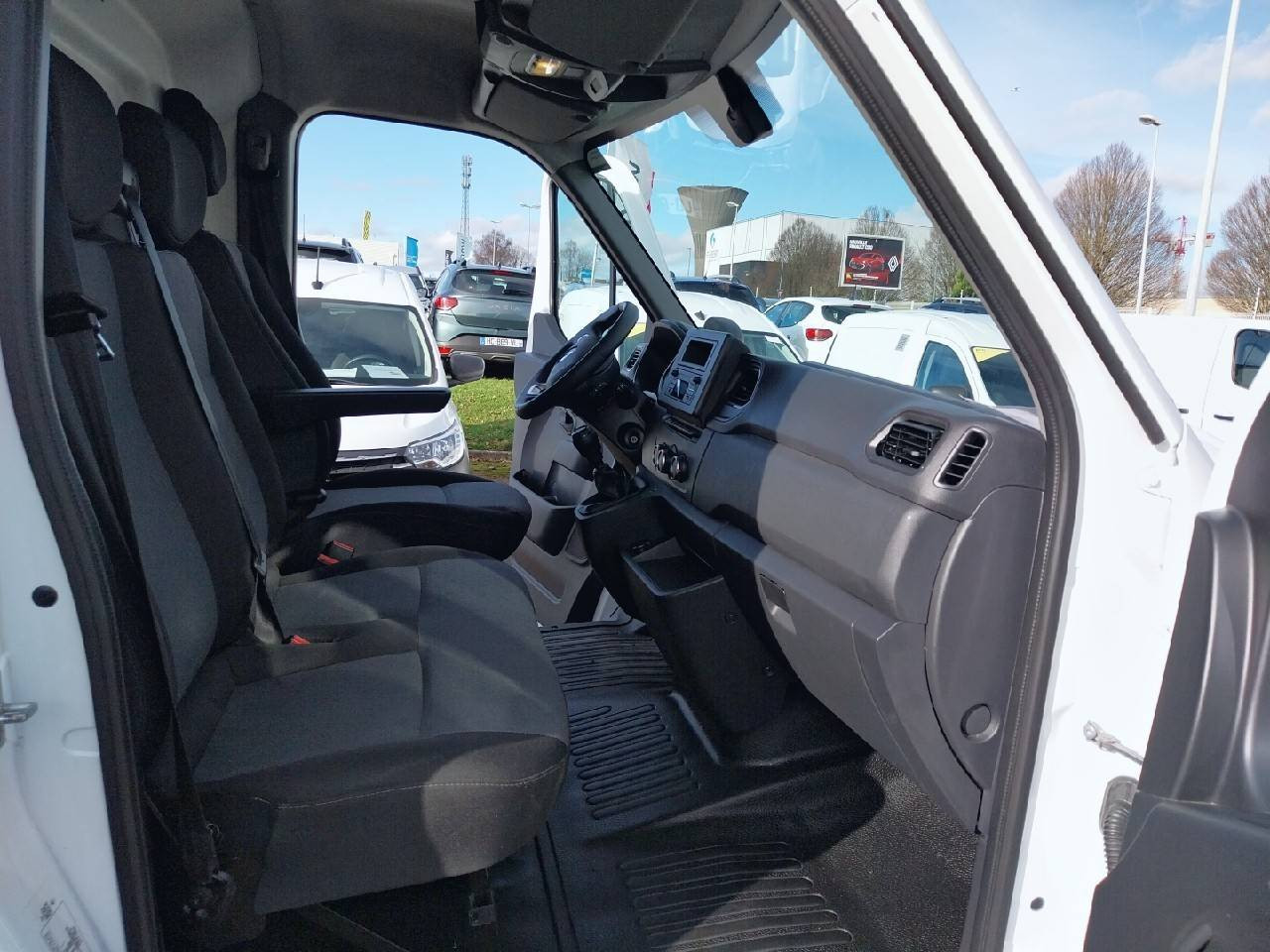 Vente en ligne Renault Master Fourgon MASTER FGN TRAC F3500 L2H2 BLUE DCI 135 au prix de 26 490 €