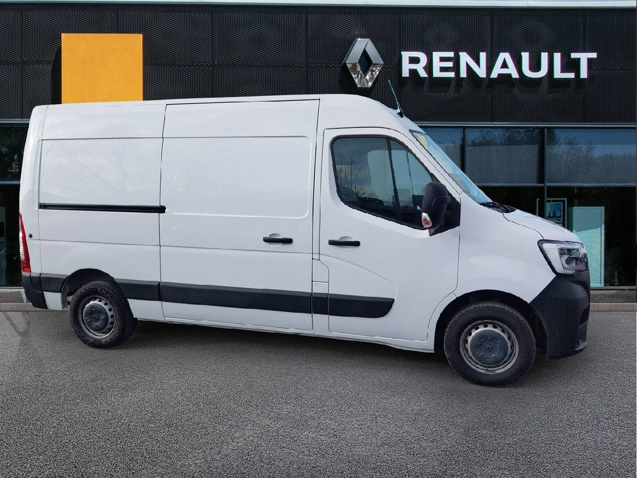 Vente en ligne Renault Master Fourgon MASTER FGN TRAC F3500 L2H2 BLUE DCI 135 au prix de 26 490 €