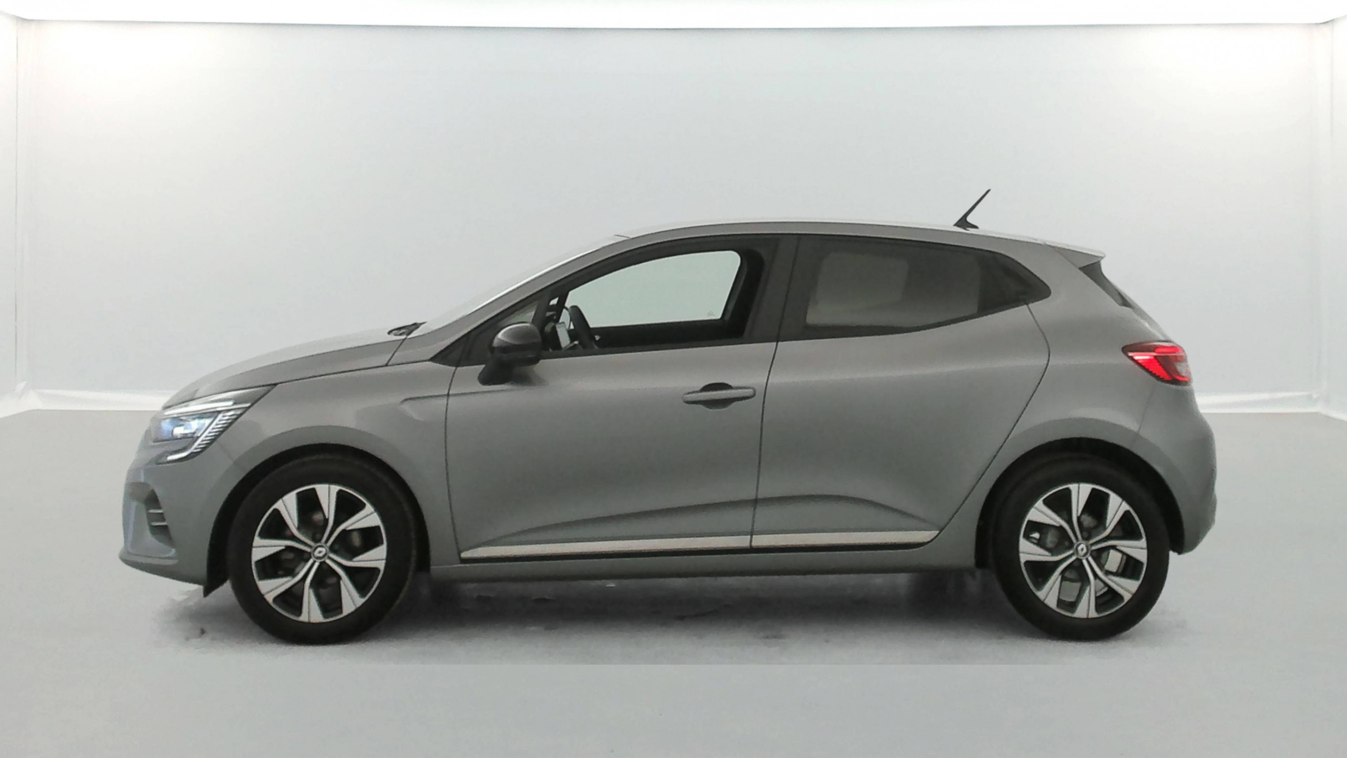 Vente en ligne Renault Clio 5 Clio TCe 90 au prix de 15 690 €