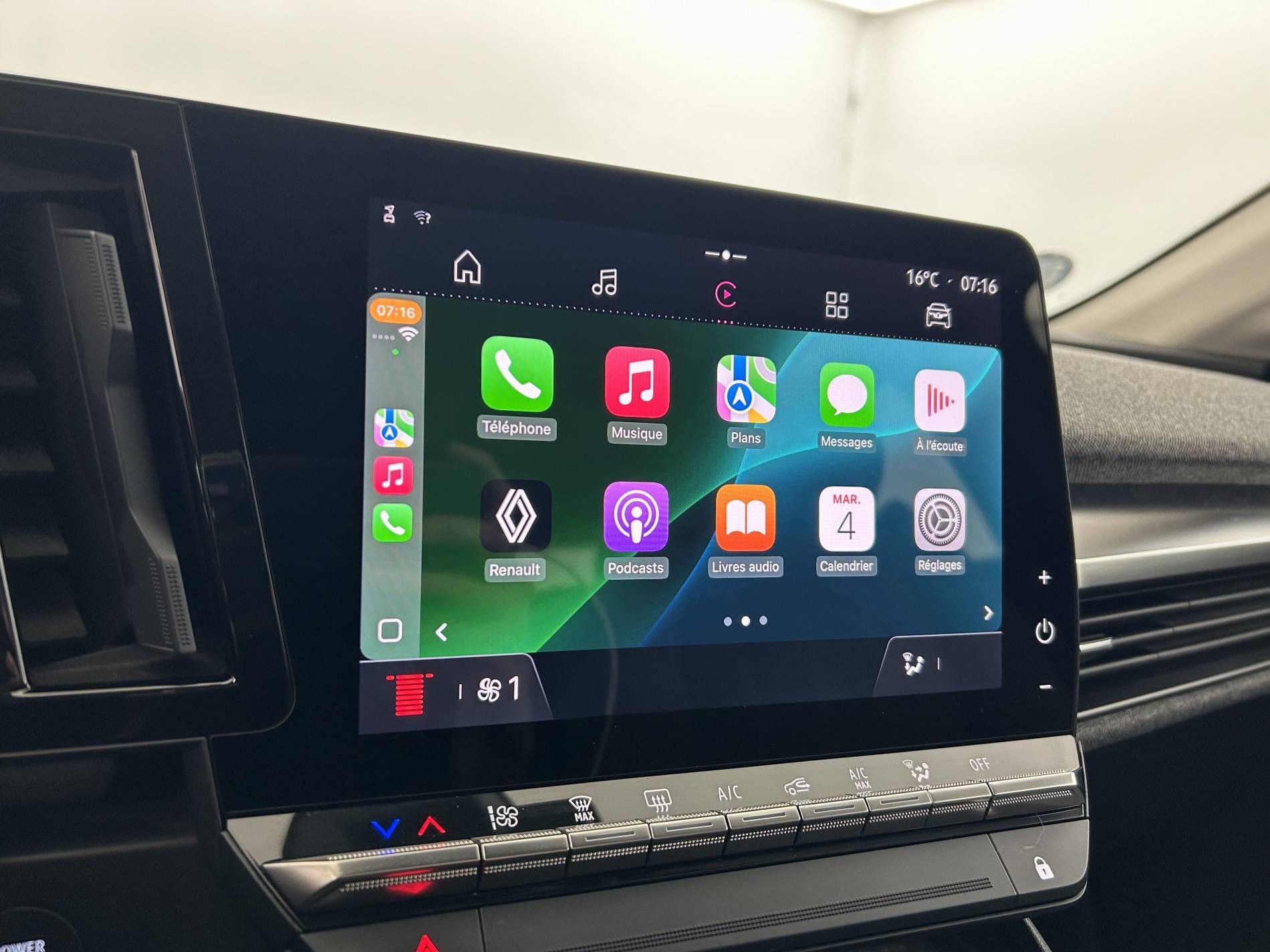 Vente en ligne Renault Megane E-Tech  EV60 220 ch super charge au prix de 19 990 €