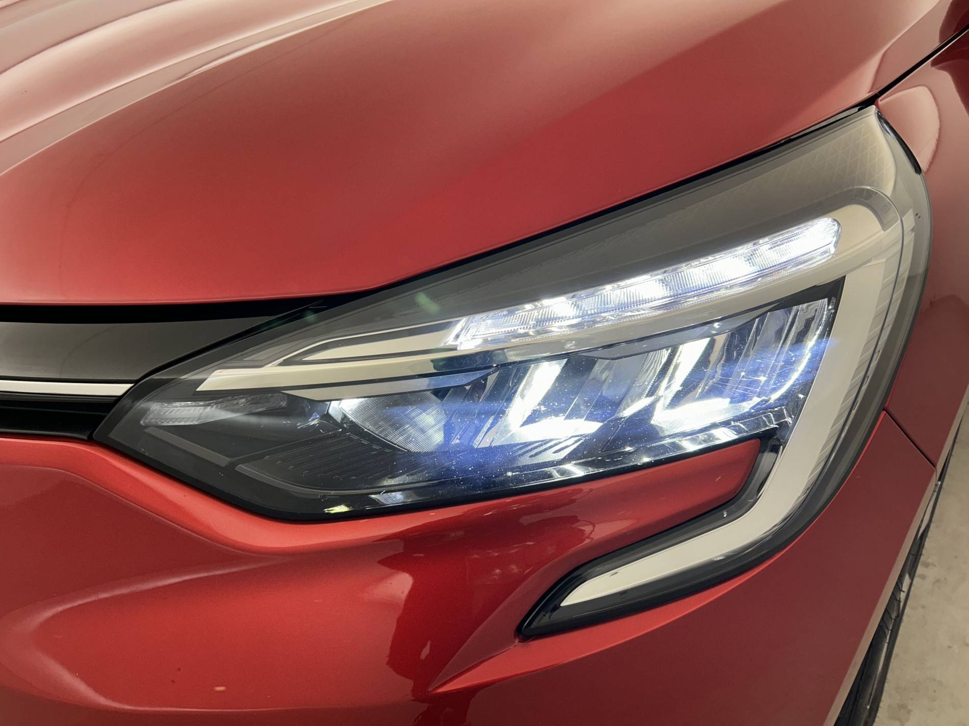 Vente en ligne Renault Clio 5 Clio E-Tech full hybrid 145 au prix de 17 490 €