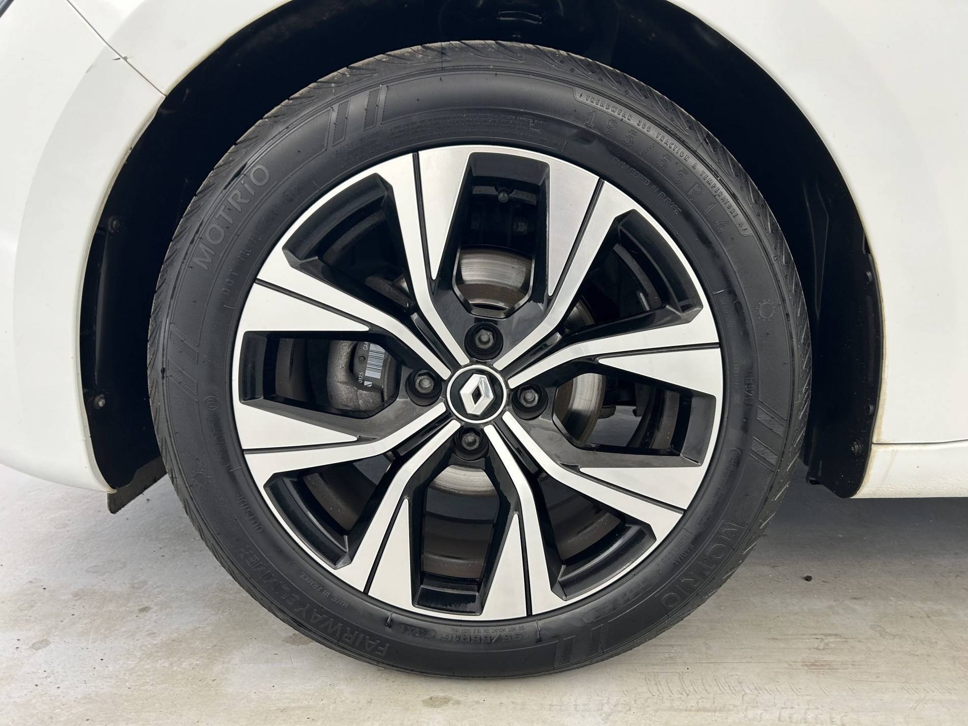 Vente en ligne Renault Clio 5 Clio TCe 90 - 21N au prix de 14 490 €