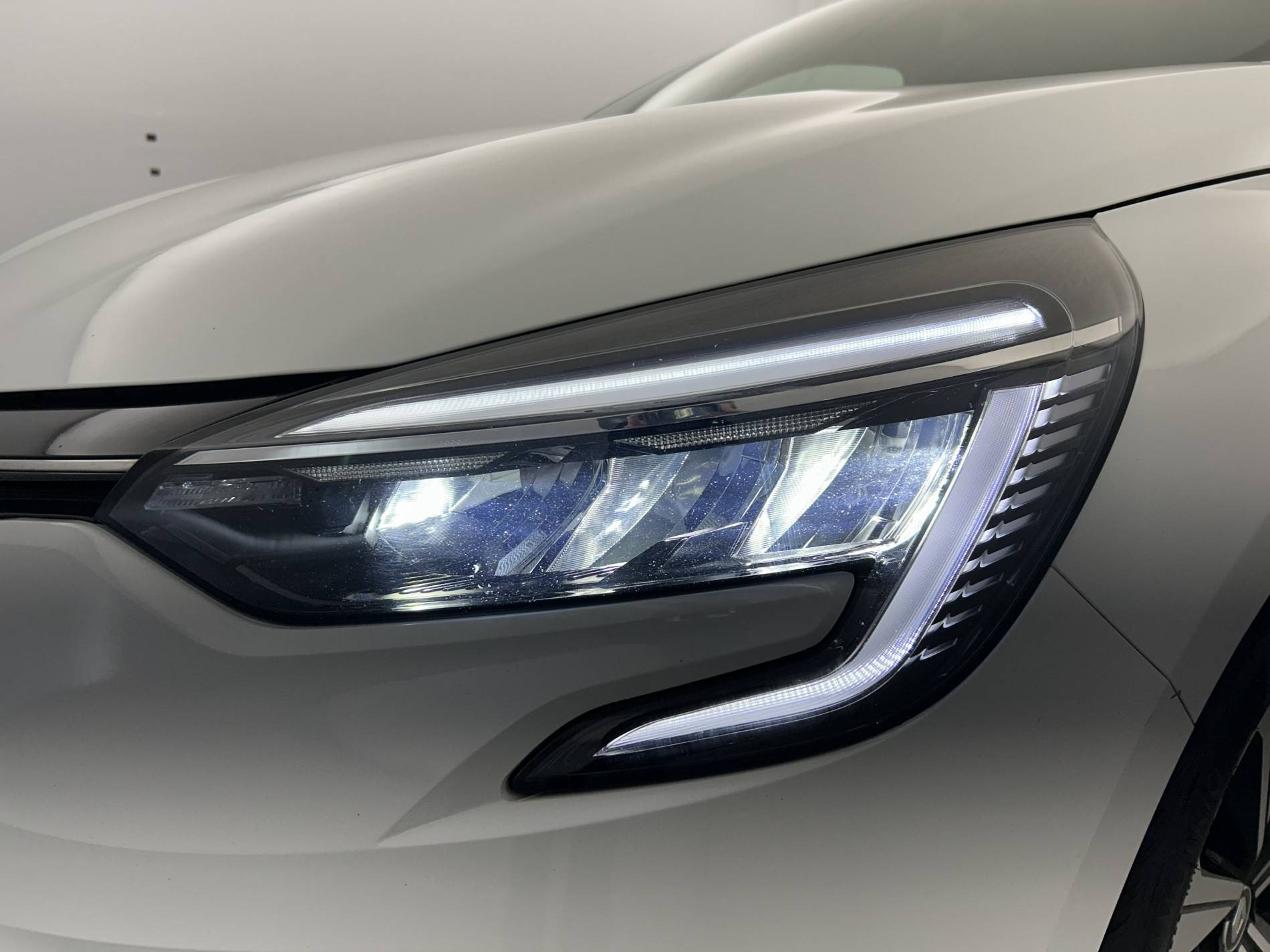 Vente en ligne Renault Clio 5 Clio TCe 90 - 21N au prix de 14 490 €