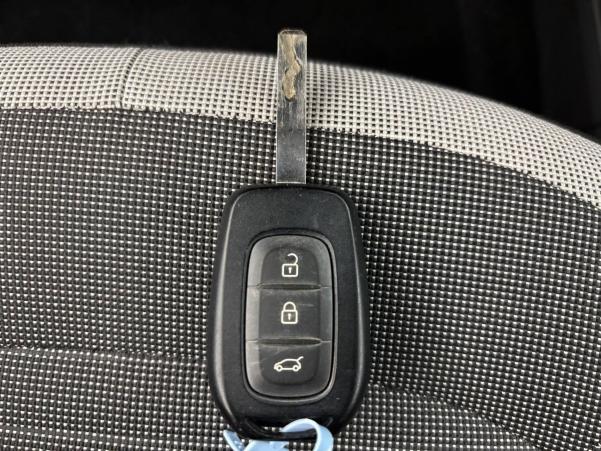 Vente en ligne Renault Twingo 3  1.0 SCe 70 Stop & Start E6C au prix de 8 990 €