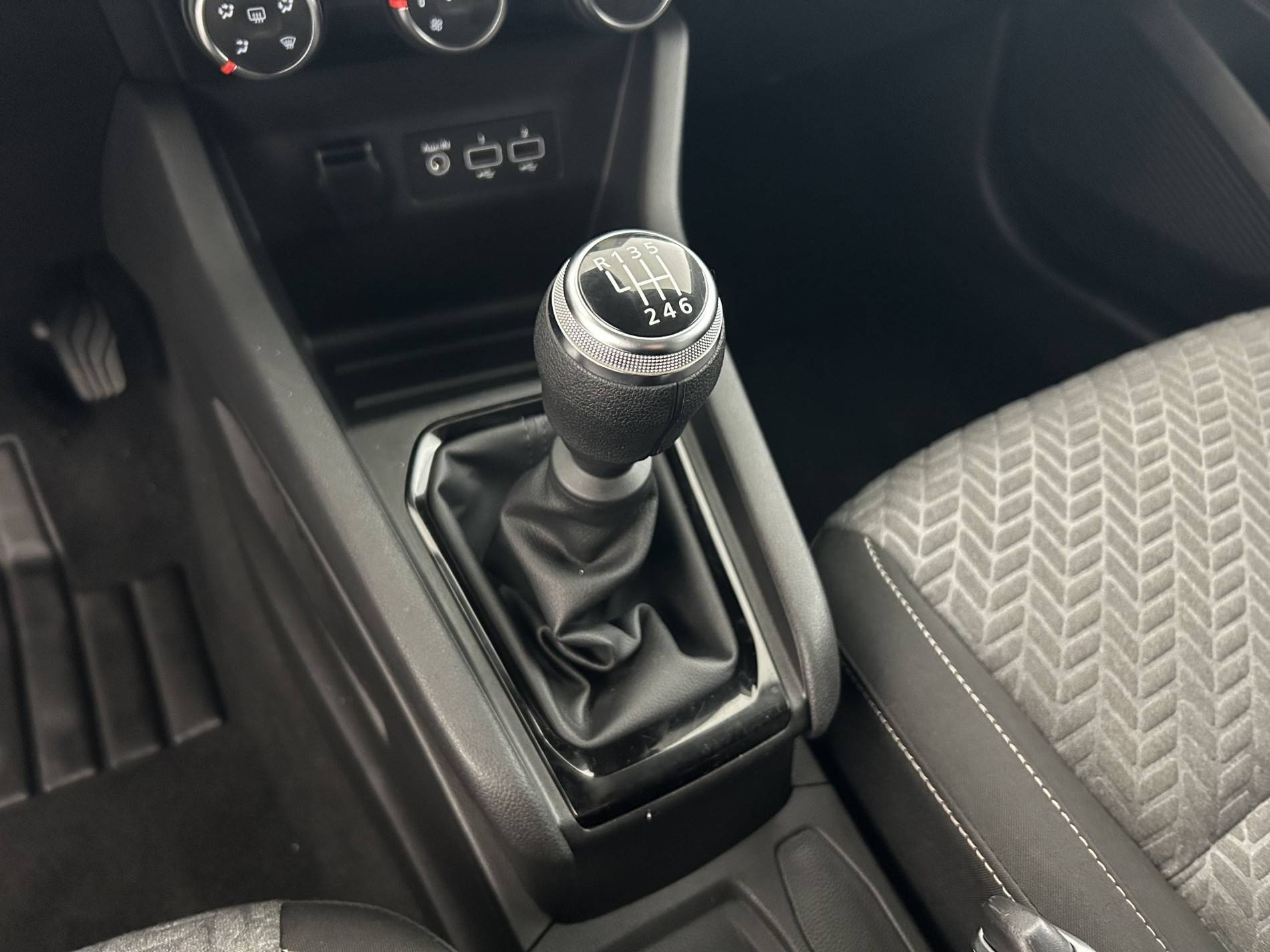 Vente en ligne Renault Clio 5 Clio TCe 90 au prix de 13 990 €