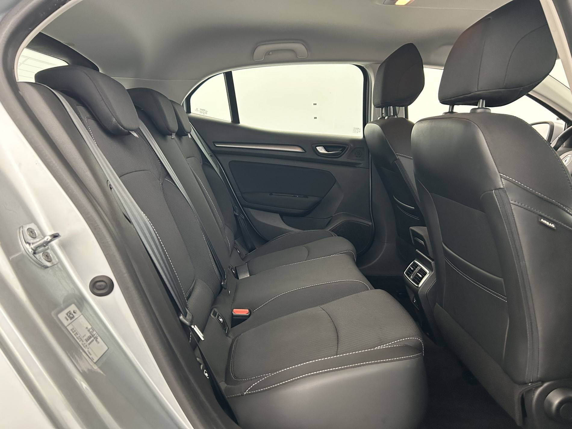 Vente en ligne Renault Megane 4 Mégane IV Berline Blue dCi 115 - 21B au prix de 16 990 €