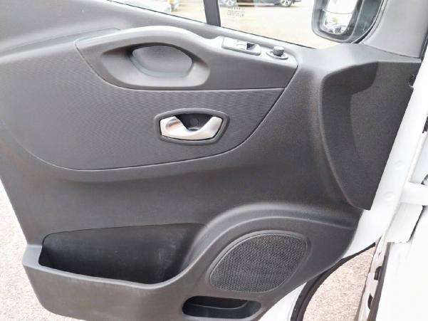Vente en ligne Renault Trafic 3 Fourgon TRAFIC FGN L1H1 1000 KG DCI 120 au prix de 22 990 €
