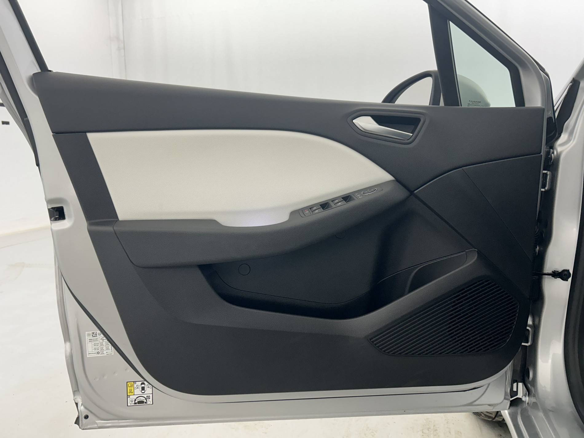 Vente en ligne Renault Clio 5 Clio E-Tech 140 - 21N au prix de 18 590 €