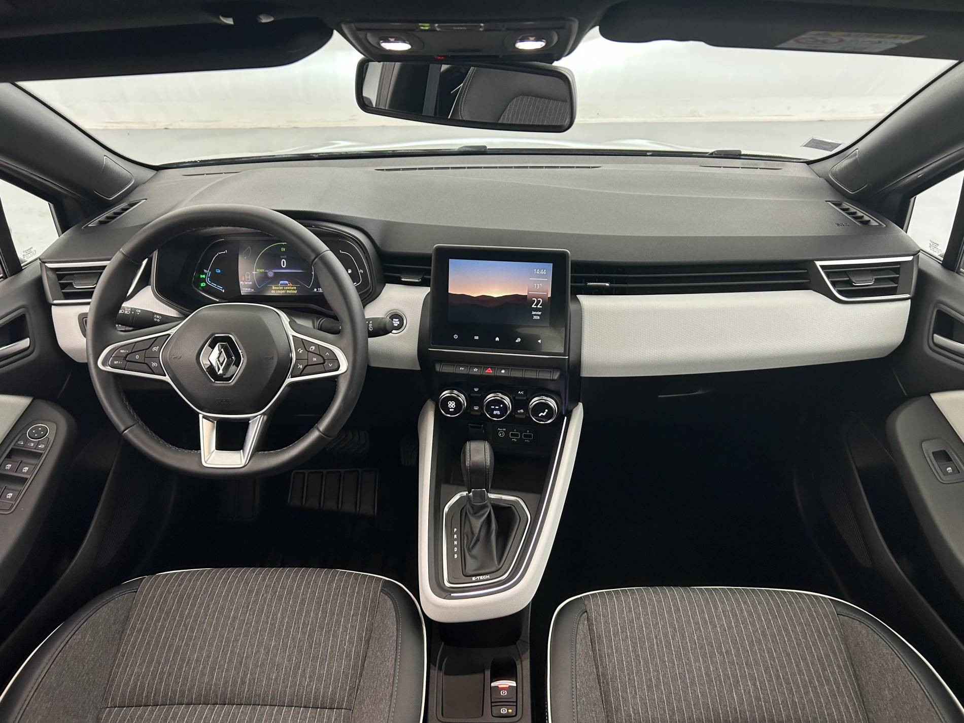 Vente en ligne Renault Clio 5 Clio E-Tech 140 - 21N au prix de 18 590 €