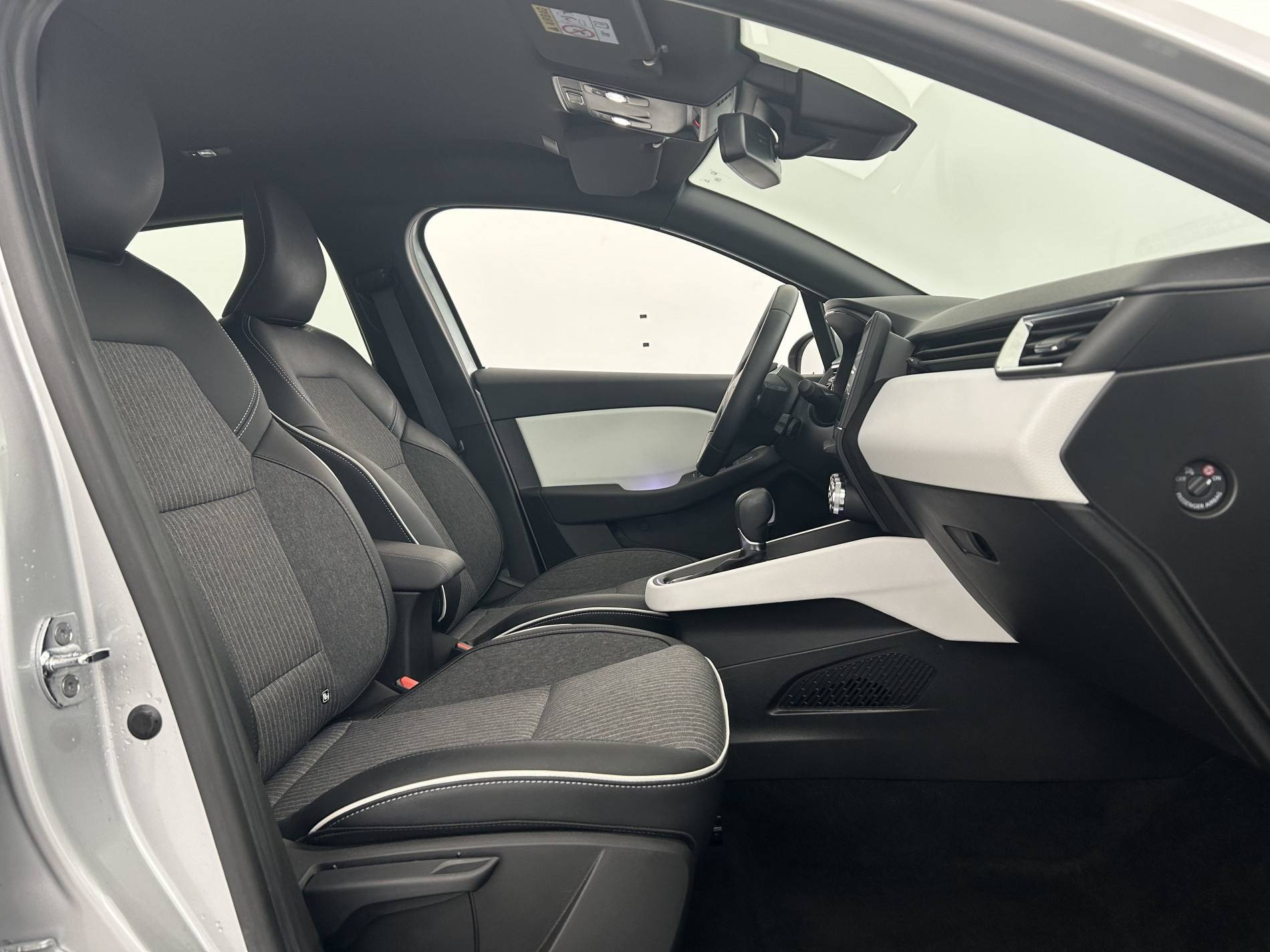 Vente en ligne Renault Clio 5 Clio E-Tech 140 - 21N au prix de 18 590 €