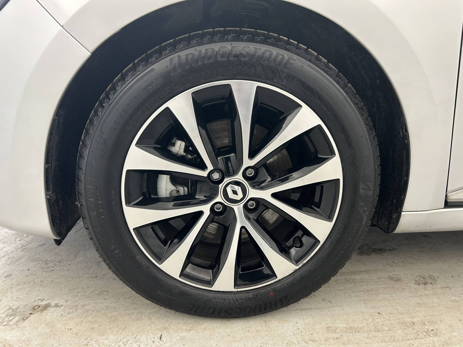 Vente en ligne Renault Clio 5 Clio E-Tech 140 - 21N au prix de 18 590 €