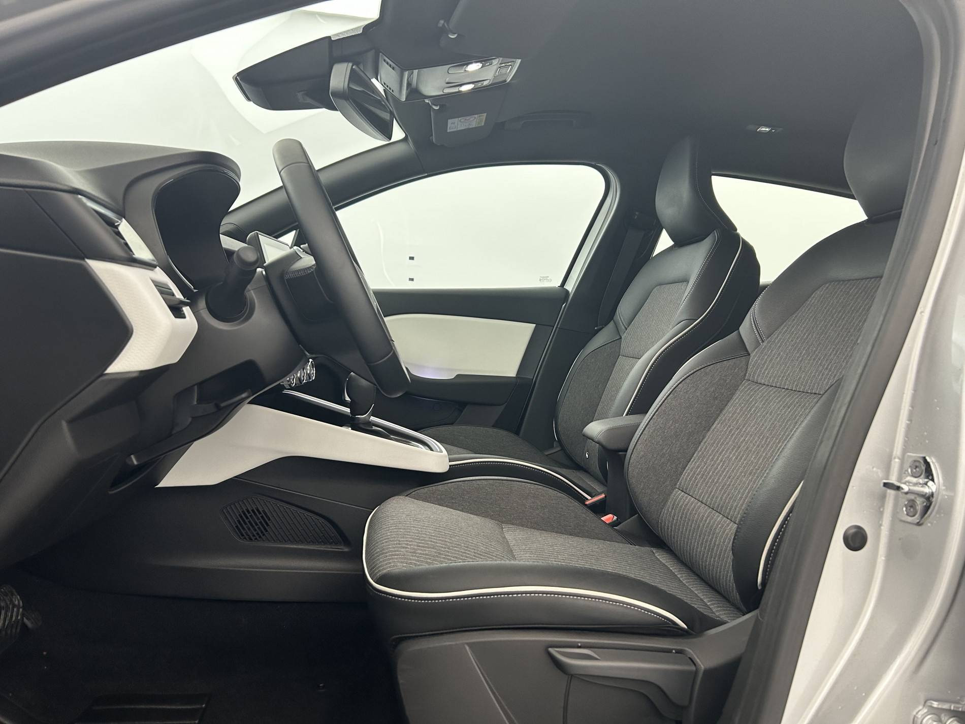 Vente en ligne Renault Clio 5 Clio E-Tech 140 - 21N au prix de 18 590 €