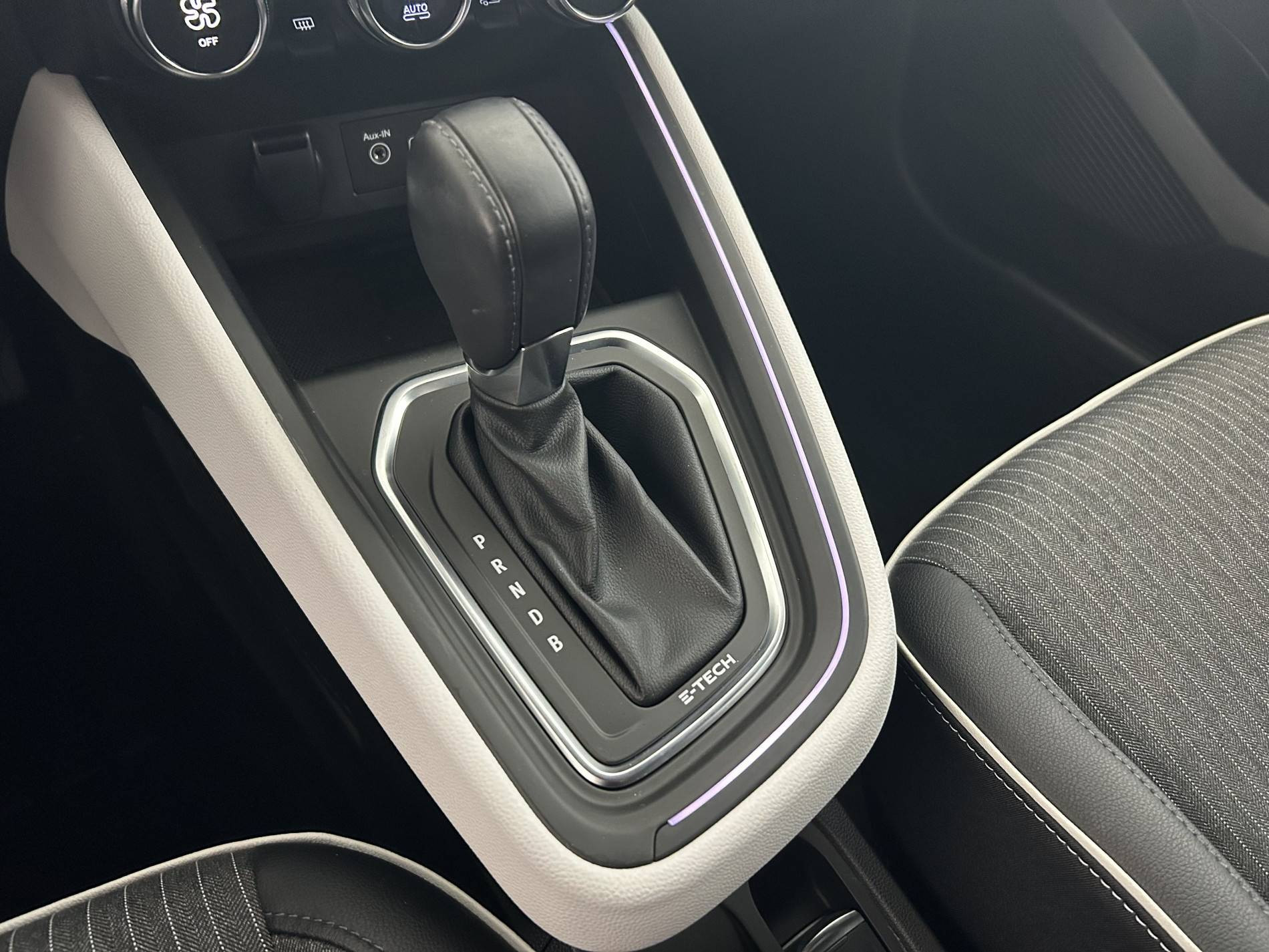 Vente en ligne Renault Clio 5 Clio E-Tech 140 - 21N au prix de 18 590 €