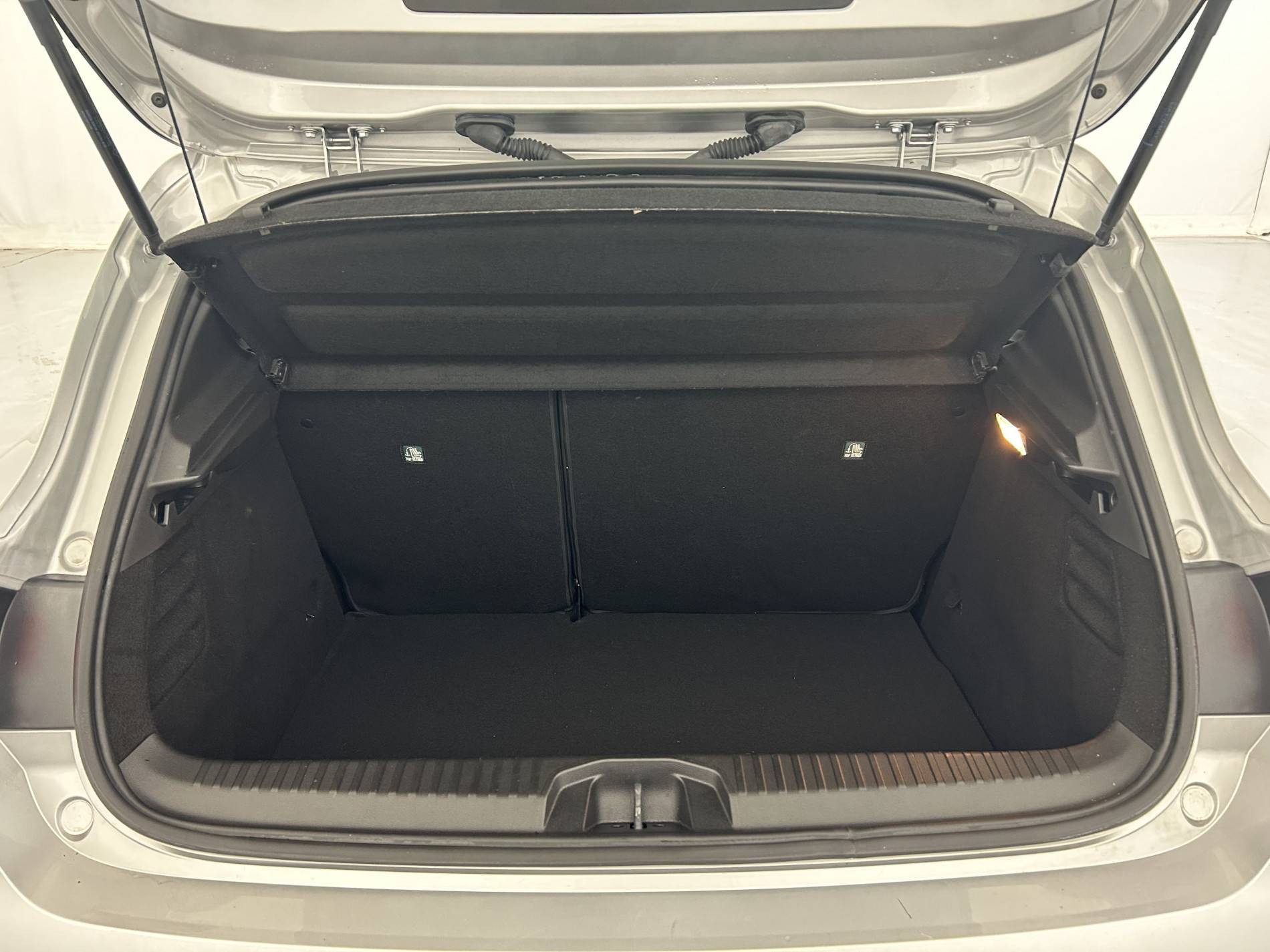 Vente en ligne Renault Clio 5 Clio E-Tech 140 - 21N au prix de 18 590 €