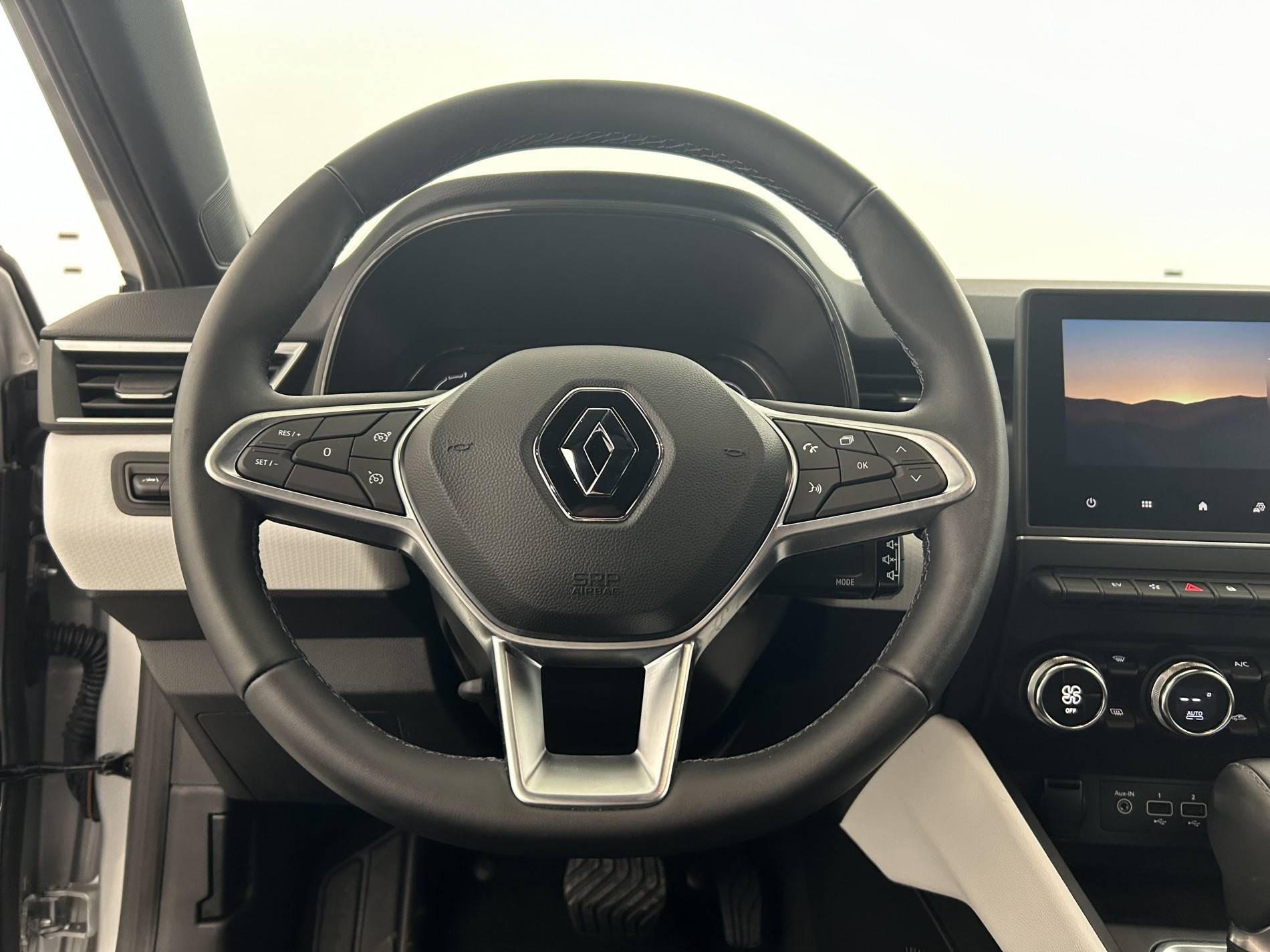 Vente en ligne Renault Clio 5 Clio E-Tech 140 - 21N au prix de 18 590 €