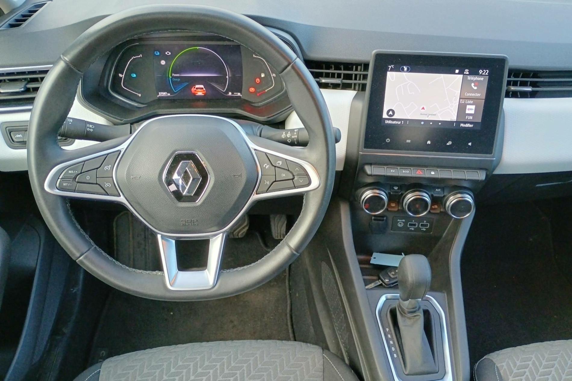 Vente en ligne Renault Clio 5 Clio E-Tech full hybrid 145 au prix de 18 990 €