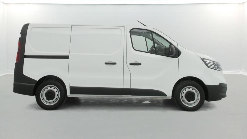 Vente en ligne Renault Trafic 3 Fourgon TRAFIC FGN L1H1 3000 KG BLUE DCI 130 au prix de 27 490 €