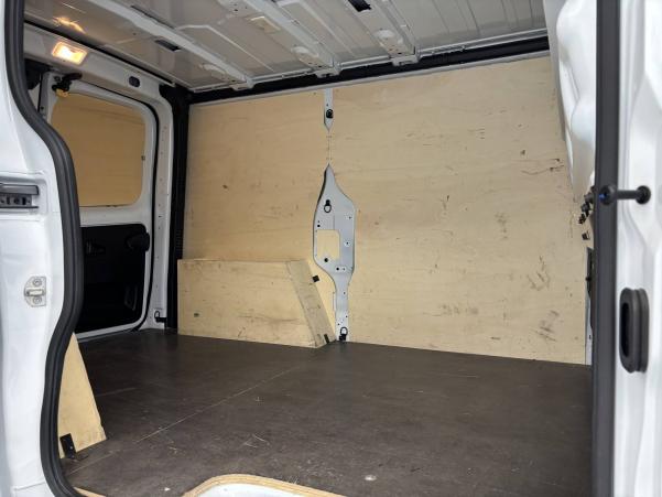 Vente en ligne Renault Trafic 3 Fourgon TRAFIC FGN L1H1 3000 KG BLUE DCI 130 au prix de 27 490 €