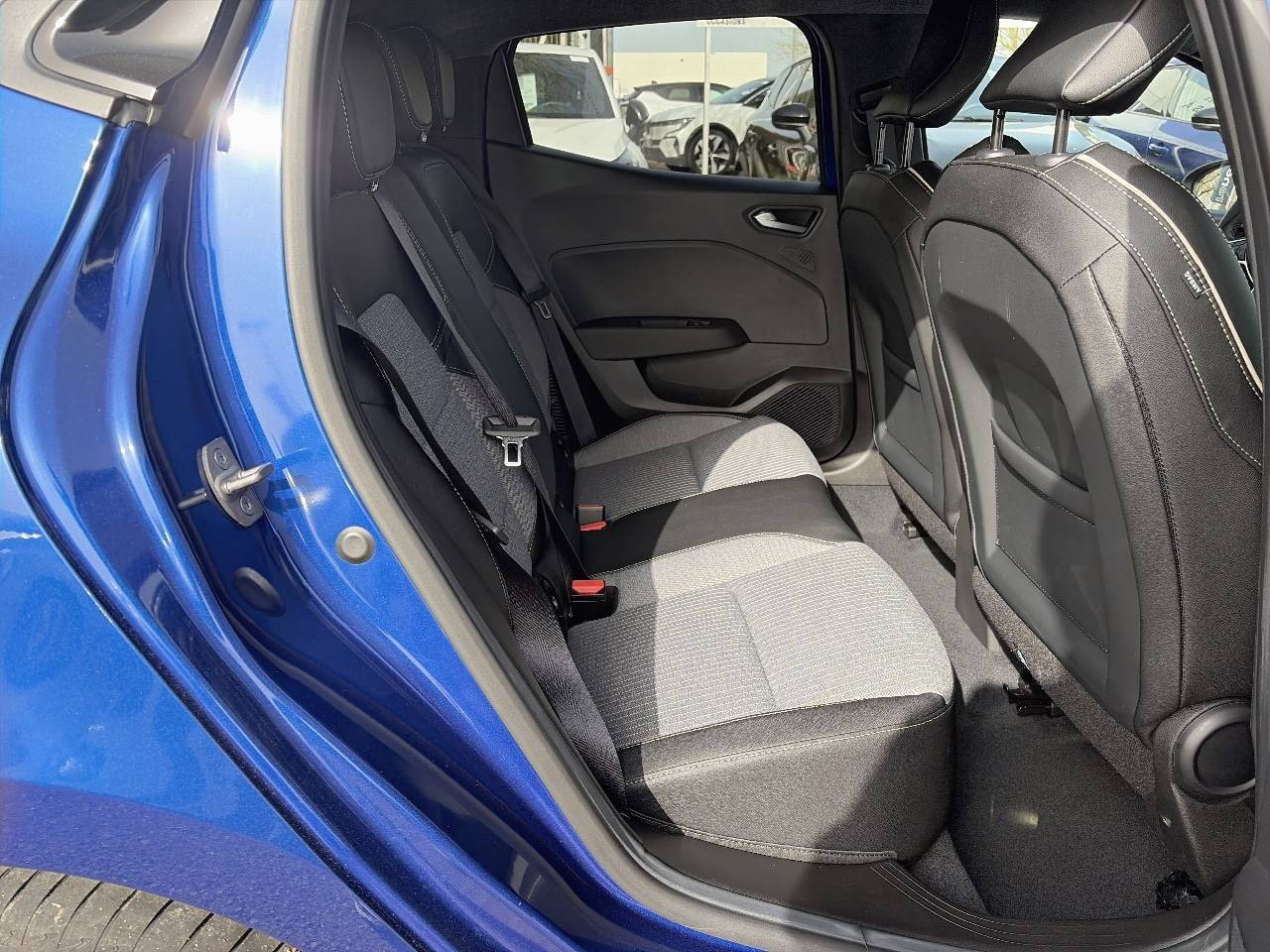 Vente en ligne Renault Clio 5 Clio E-Tech full hybrid 145 au prix de 21 590 €