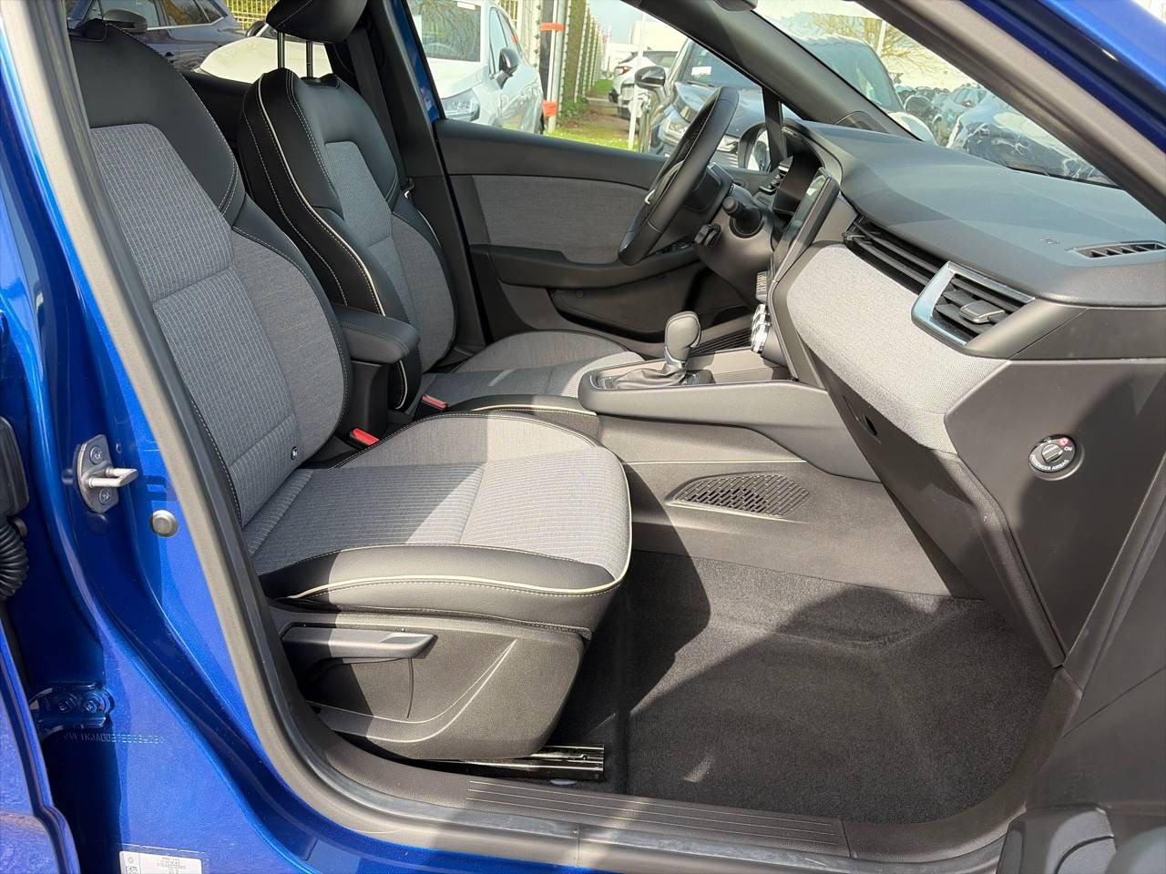 Vente en ligne Renault Clio 5 Clio E-Tech full hybrid 145 au prix de 21 590 €