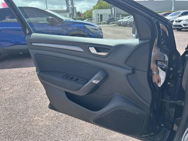 Vente en ligne Renault Megane 4 Mégane IV Berline E-TECH Plug-In Hybride 160 au prix de 16 990 €