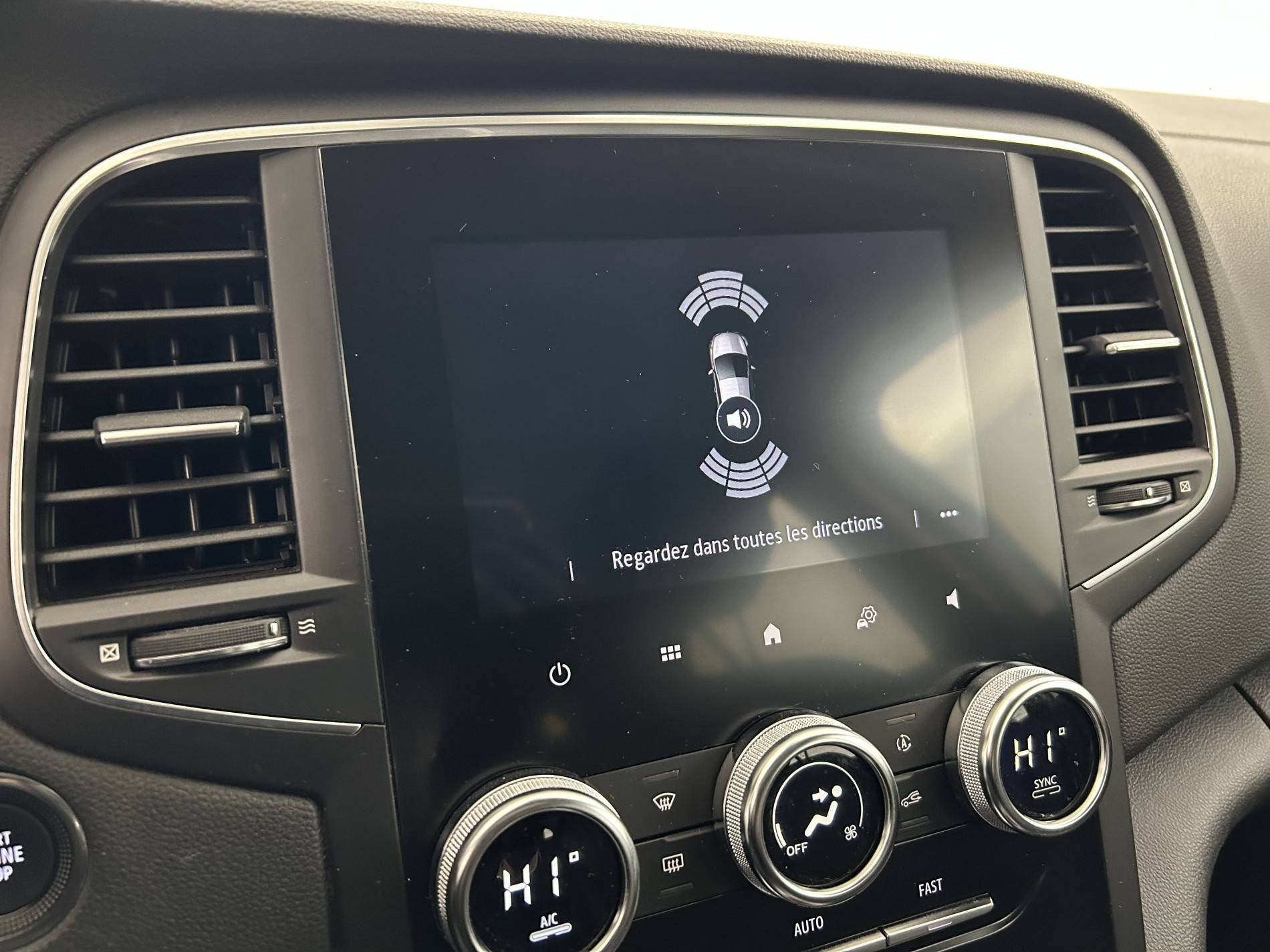 Vente en ligne Renault Megane 4  Blue dCi 115 EDC au prix de 13 590 €