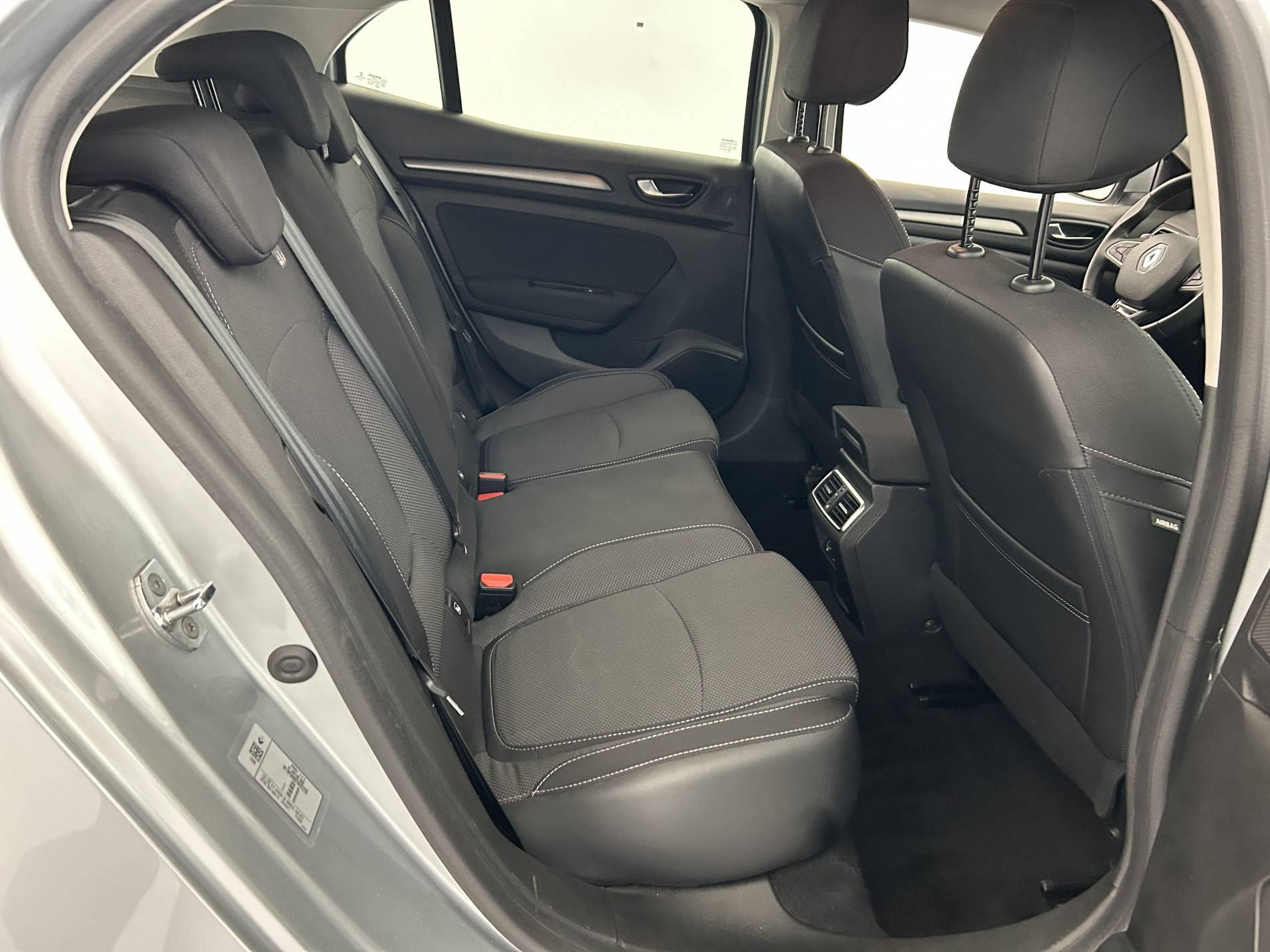 Vente en ligne Renault Megane 4  Blue dCi 115 EDC au prix de 13 590 €