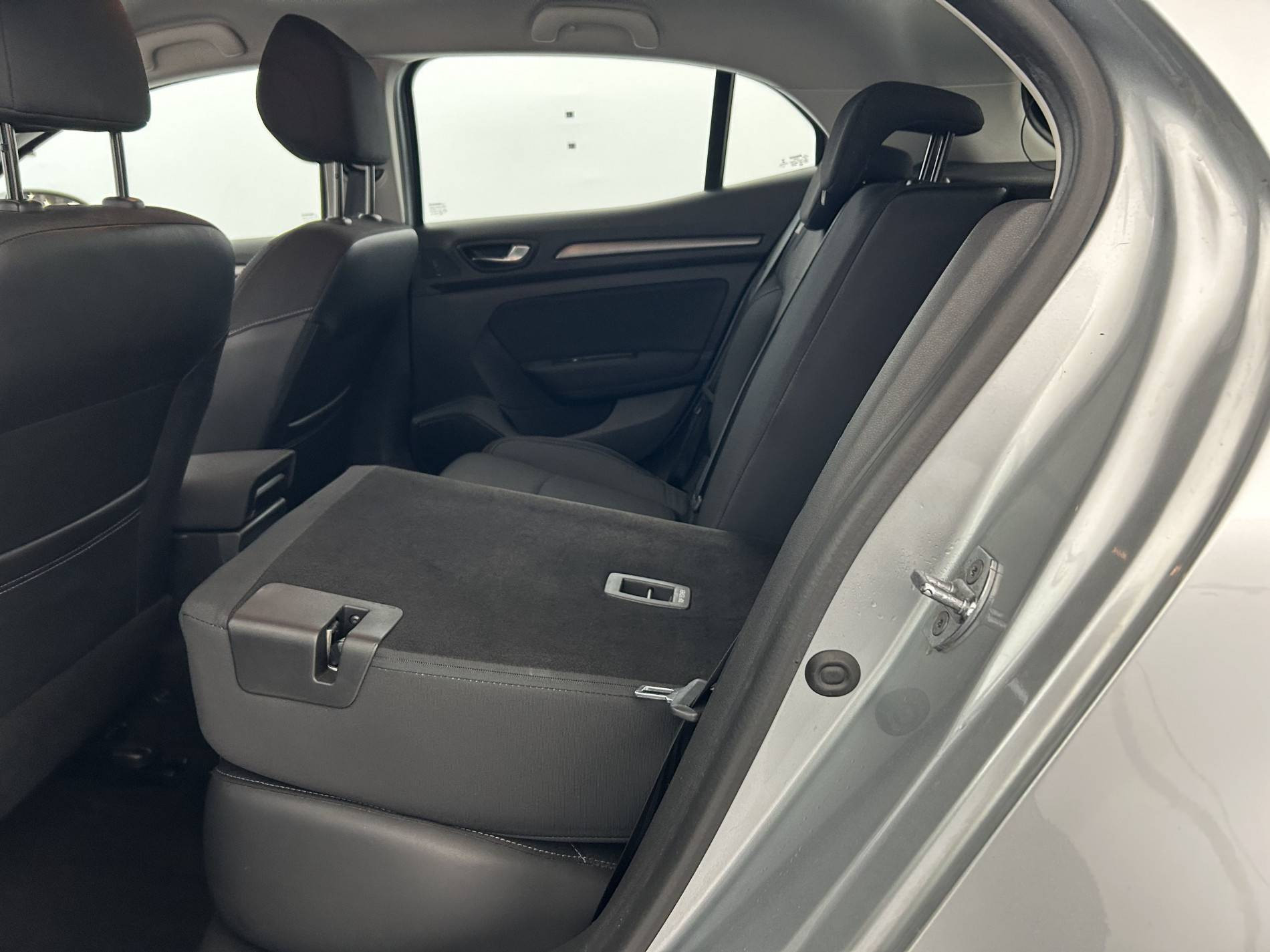 Vente en ligne Renault Megane 4  Blue dCi 115 EDC au prix de 13 590 €