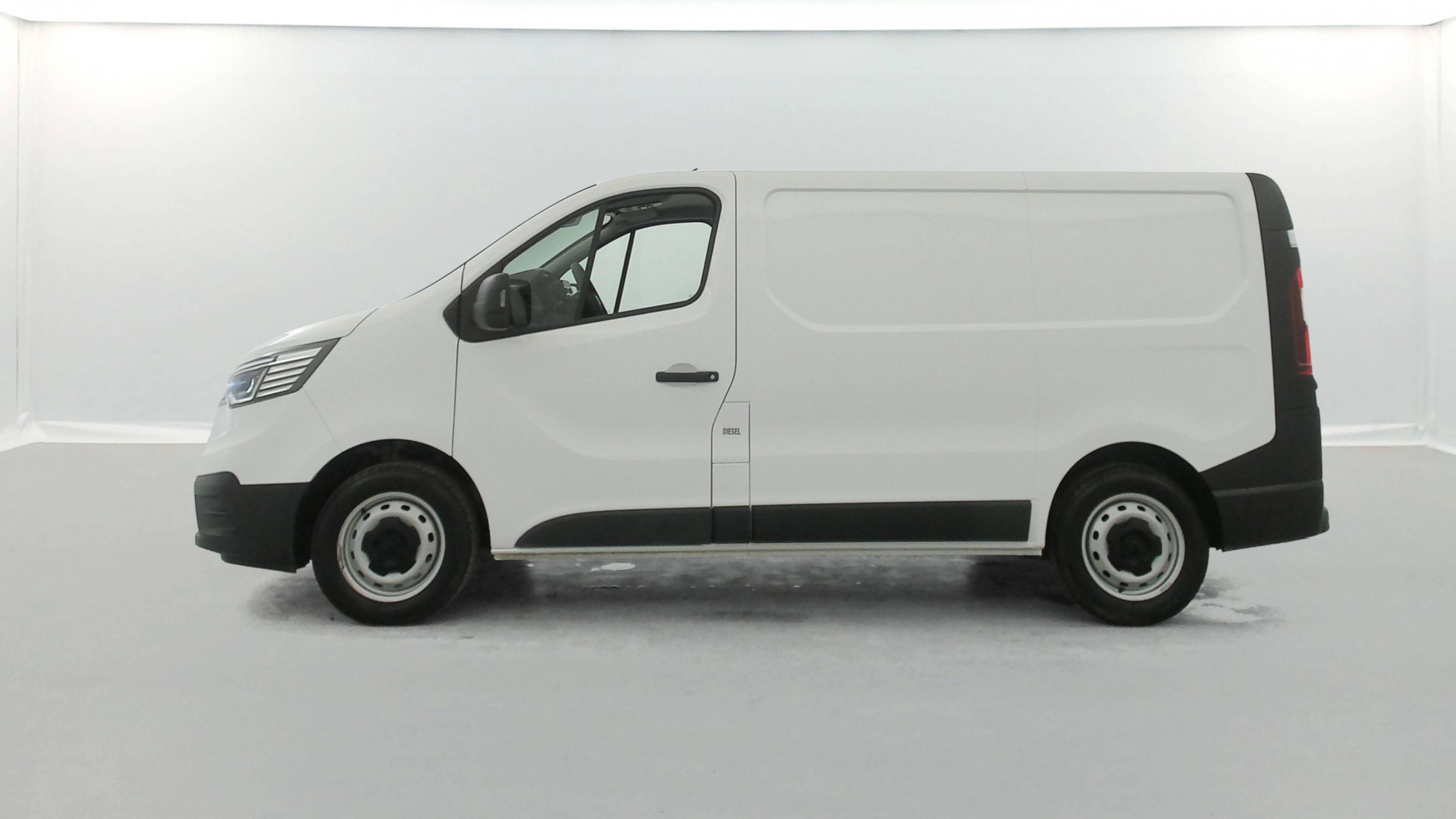 Vente en ligne Renault Trafic 3 Fourgon TRAFIC FGN L1H1 3000 KG BLUE DCI 130 au prix de 24 990 €