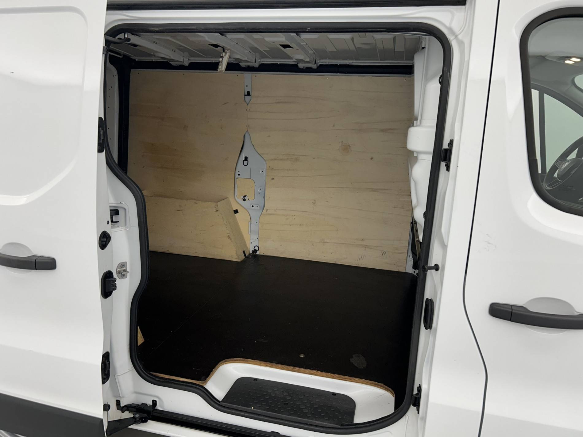 Vente en ligne Renault Trafic 3 Fourgon TRAFIC FGN L1H1 3000 KG BLUE DCI 130 au prix de 24 990 €