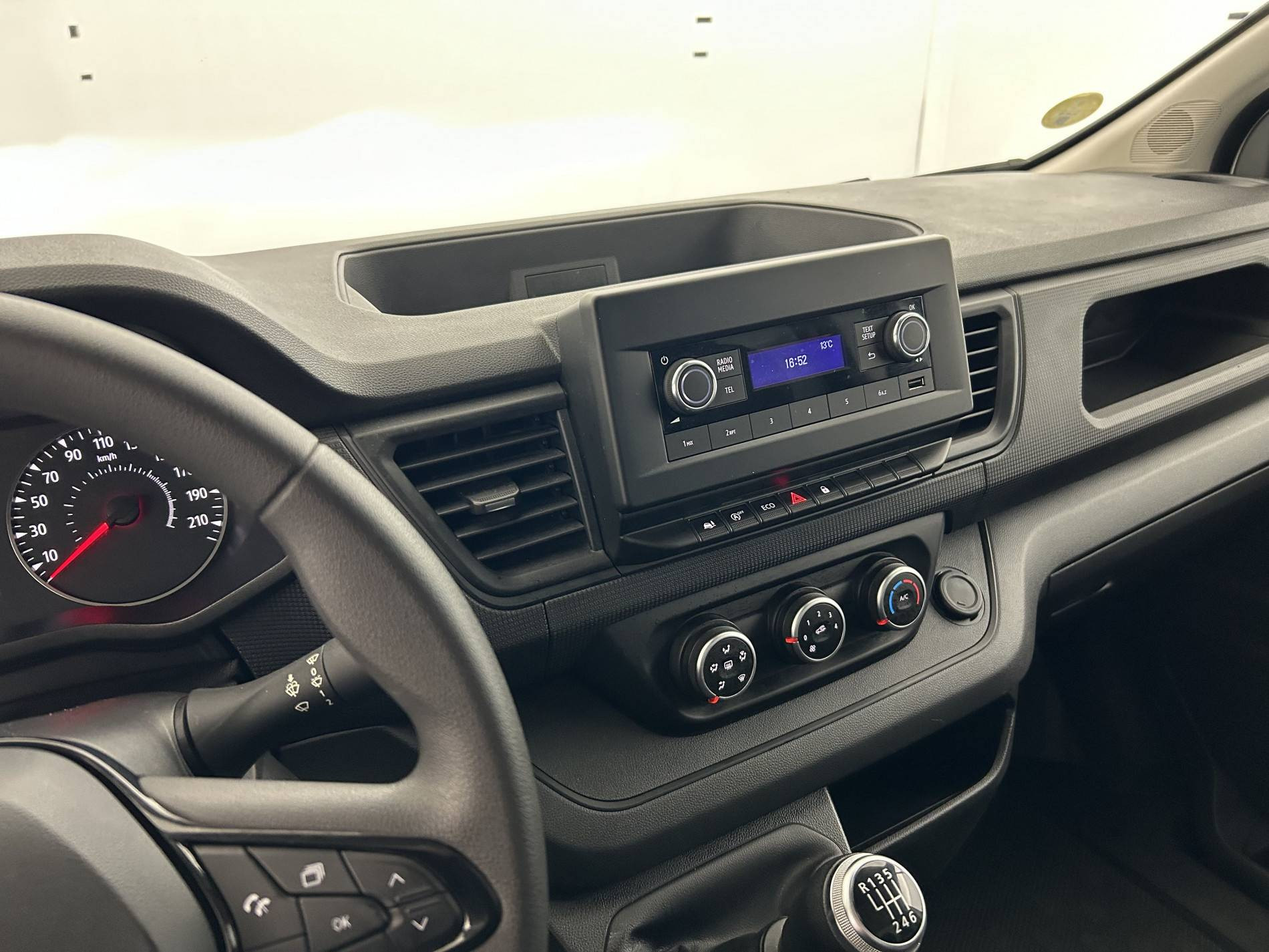 Vente en ligne Renault Trafic 3 Fourgon TRAFIC FGN L1H1 3000 KG BLUE DCI 130 au prix de 24 990 €