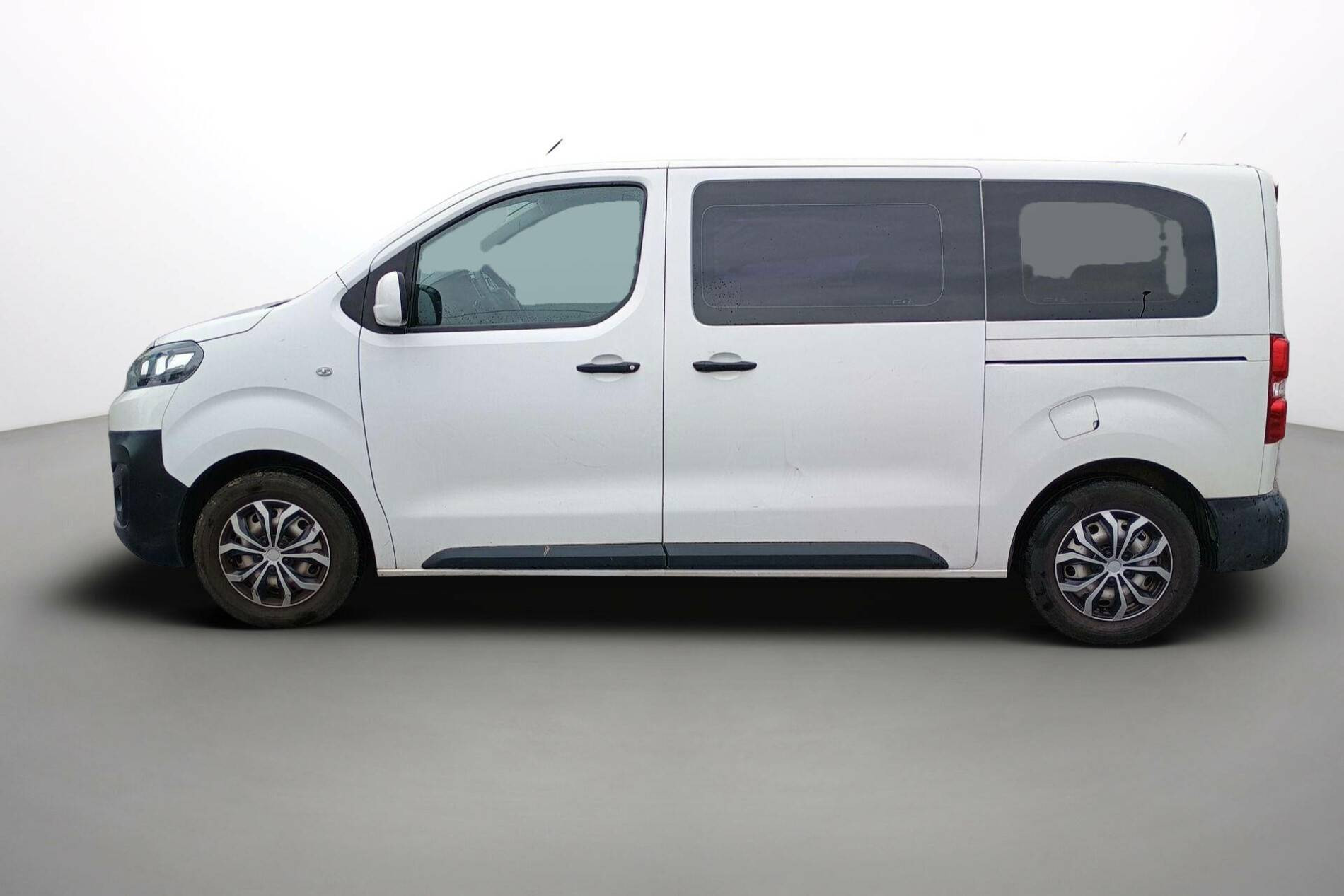 Vente en ligne Citroën Jumpy Combi Jumpy M BlueHDi 95 BVM5 au prix de 18 590 €